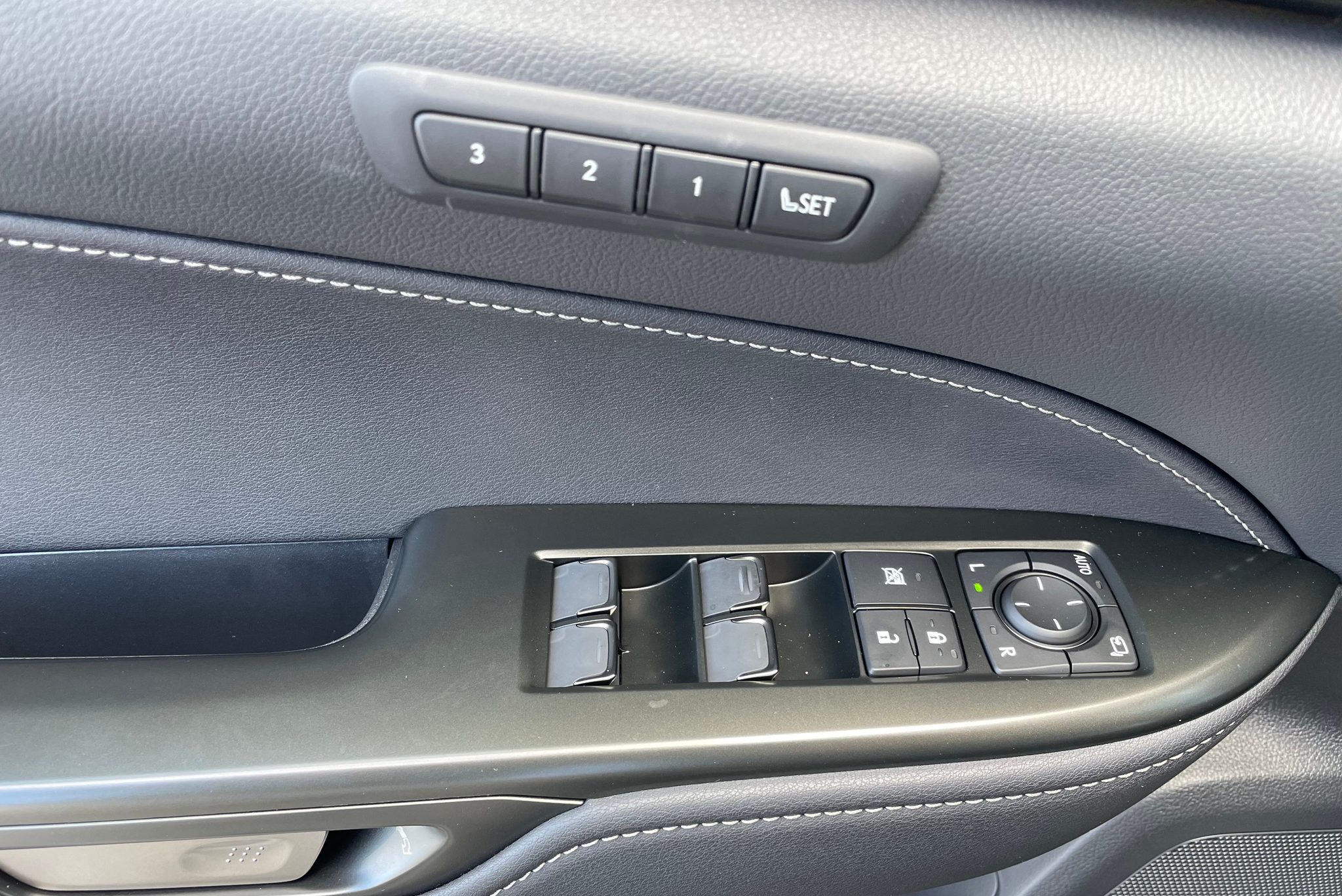 listing desktop thumbnail image 23