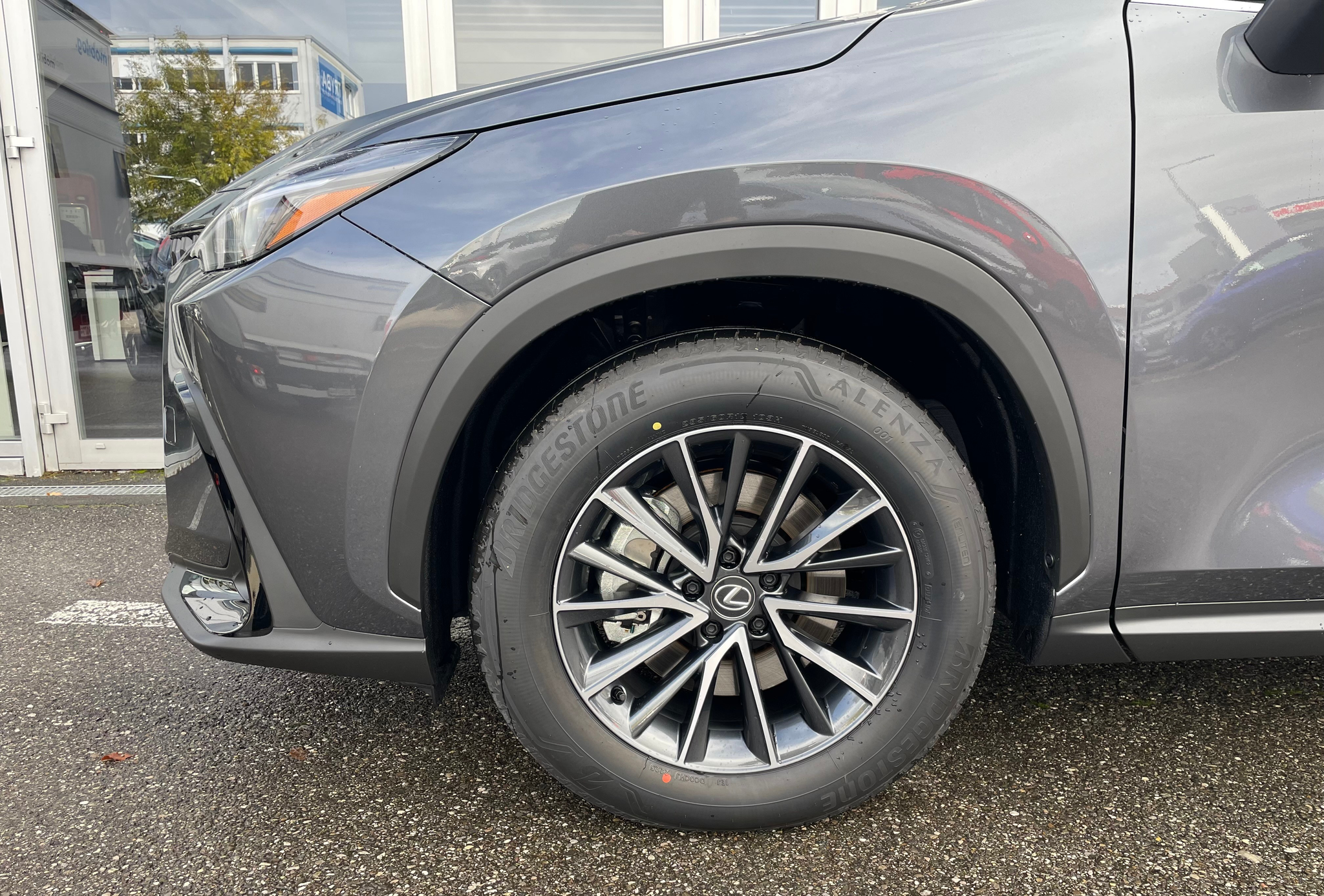 listing desktop thumbnail image 6