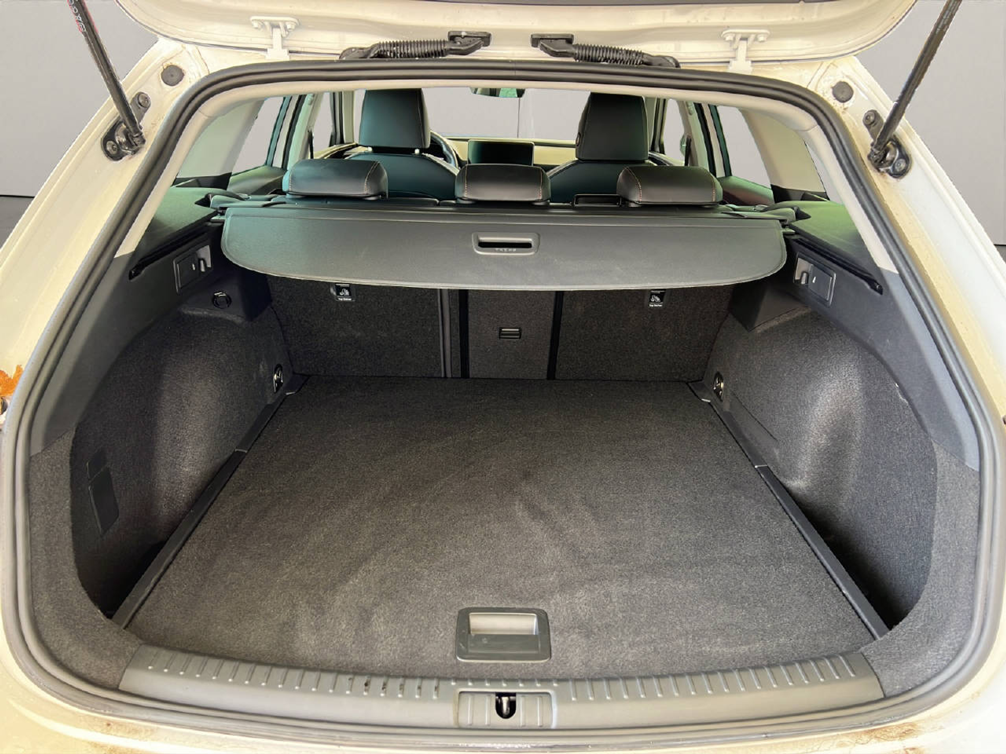 listing desktop thumbnail image 18