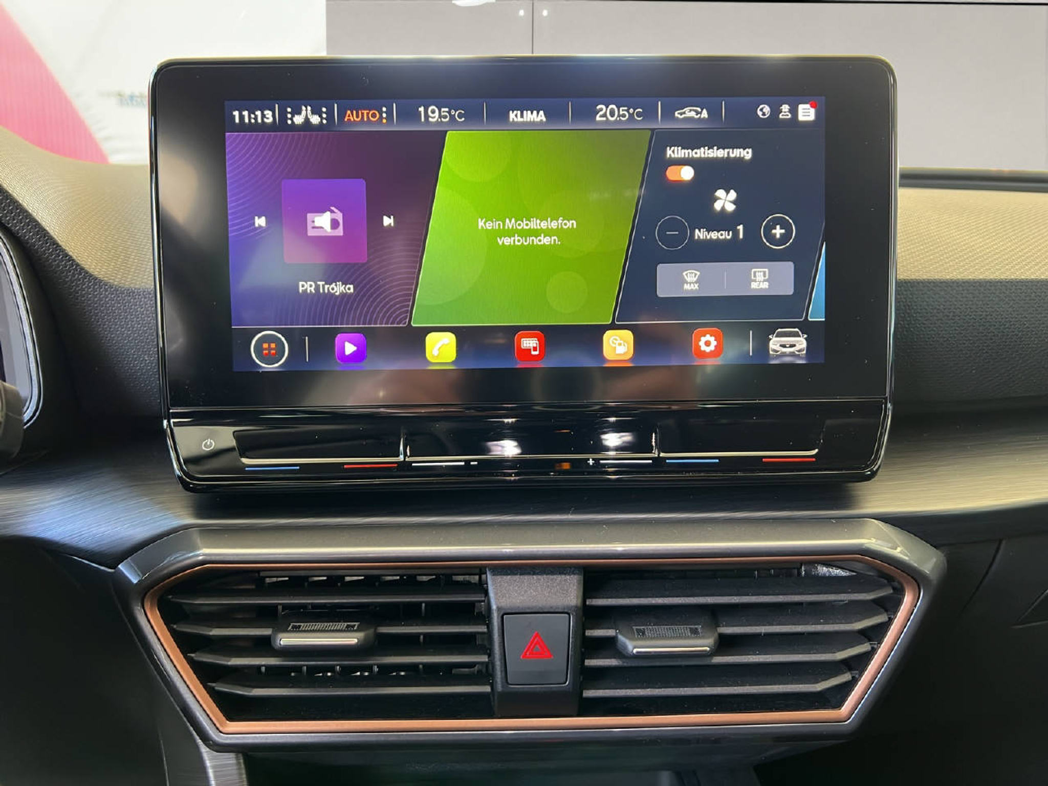 listing desktop thumbnail image 13