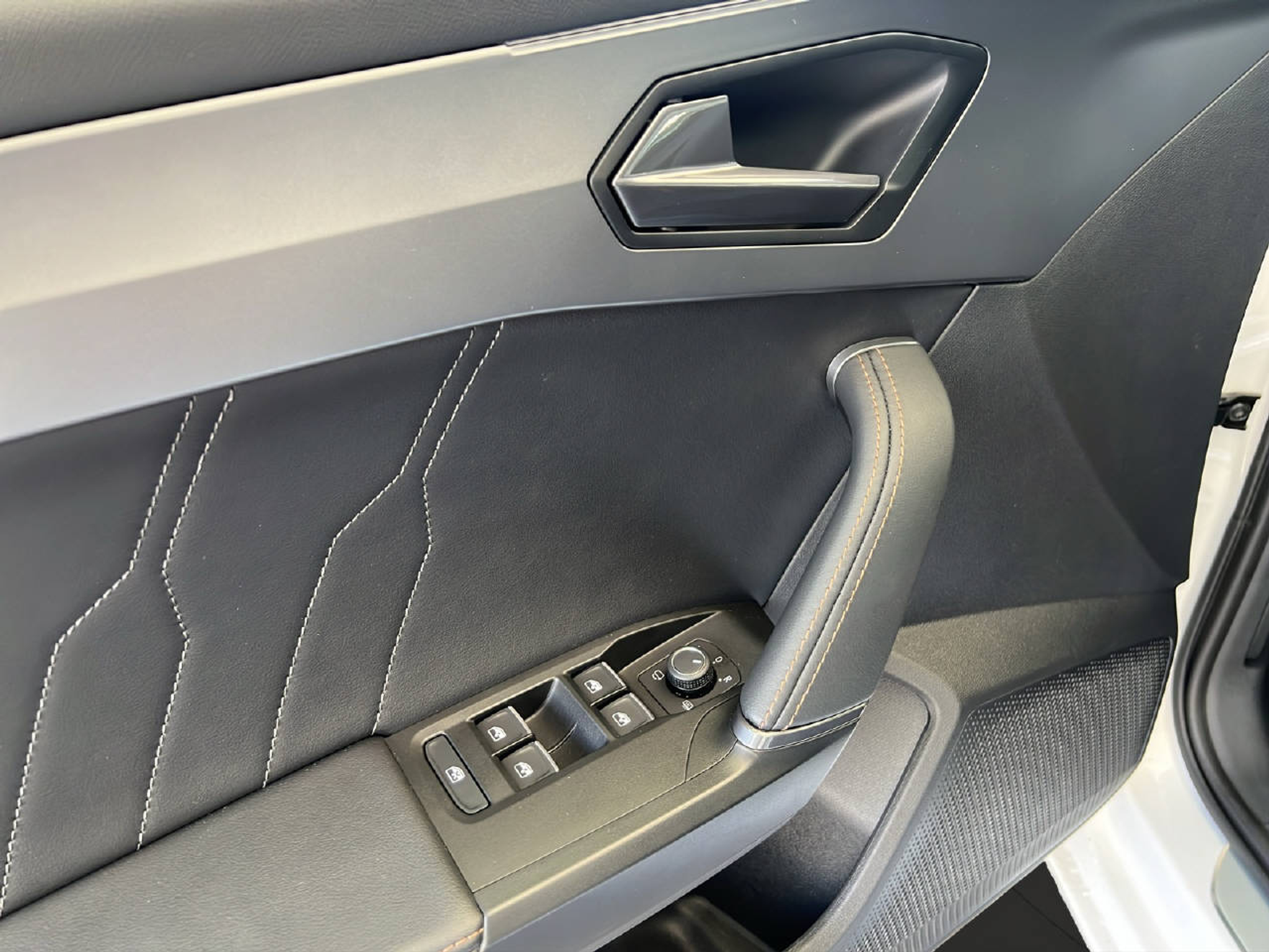 listing desktop thumbnail image 16