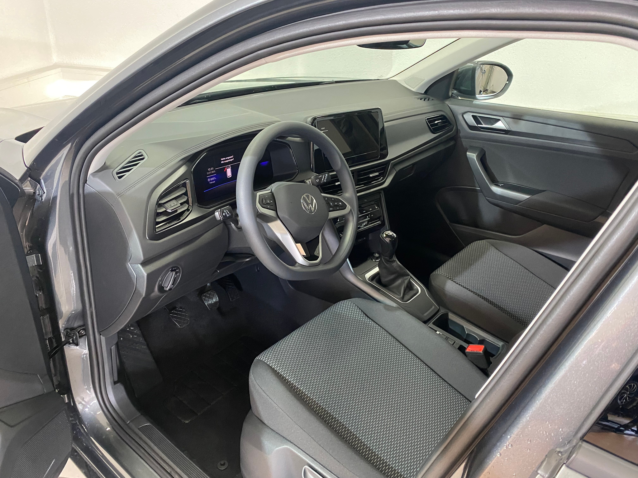 listing desktop thumbnail image 6