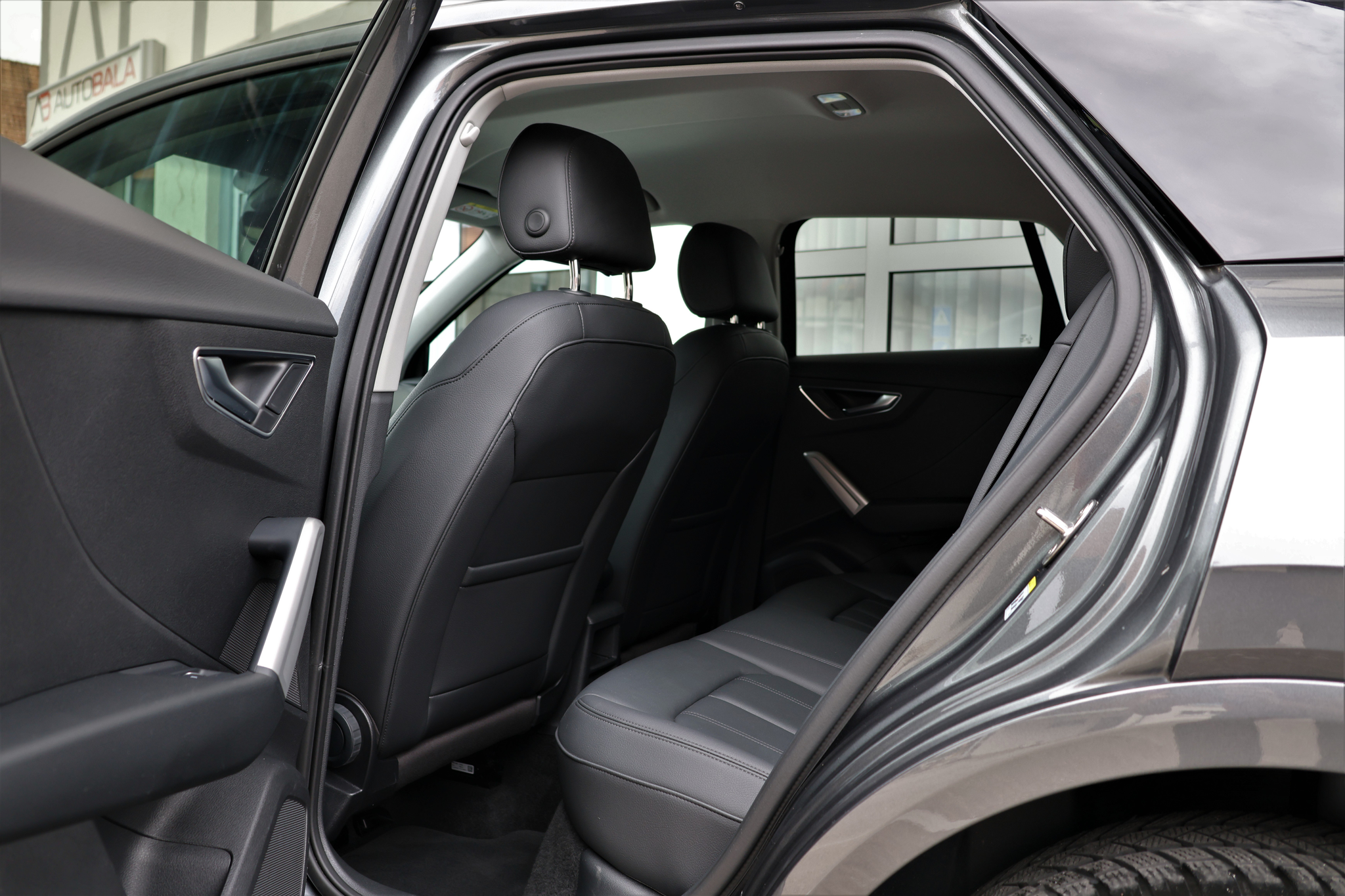 listing desktop thumbnail image 11