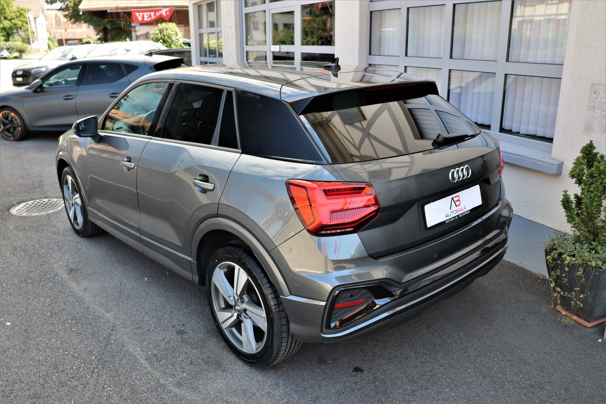 listing desktop thumbnail image 5