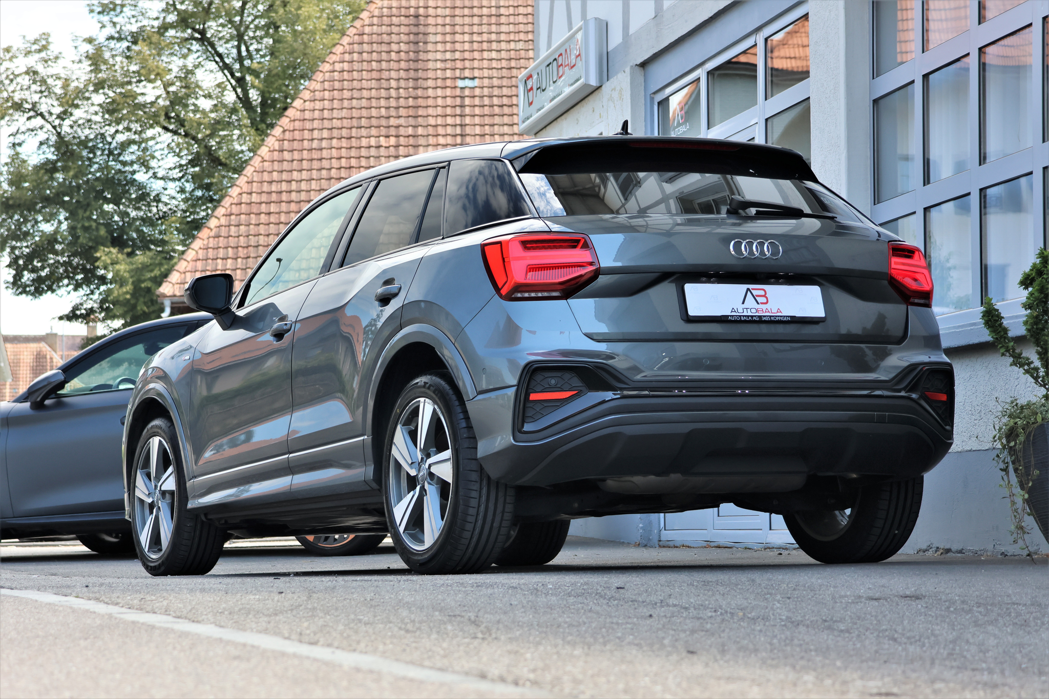 listing desktop thumbnail image 2