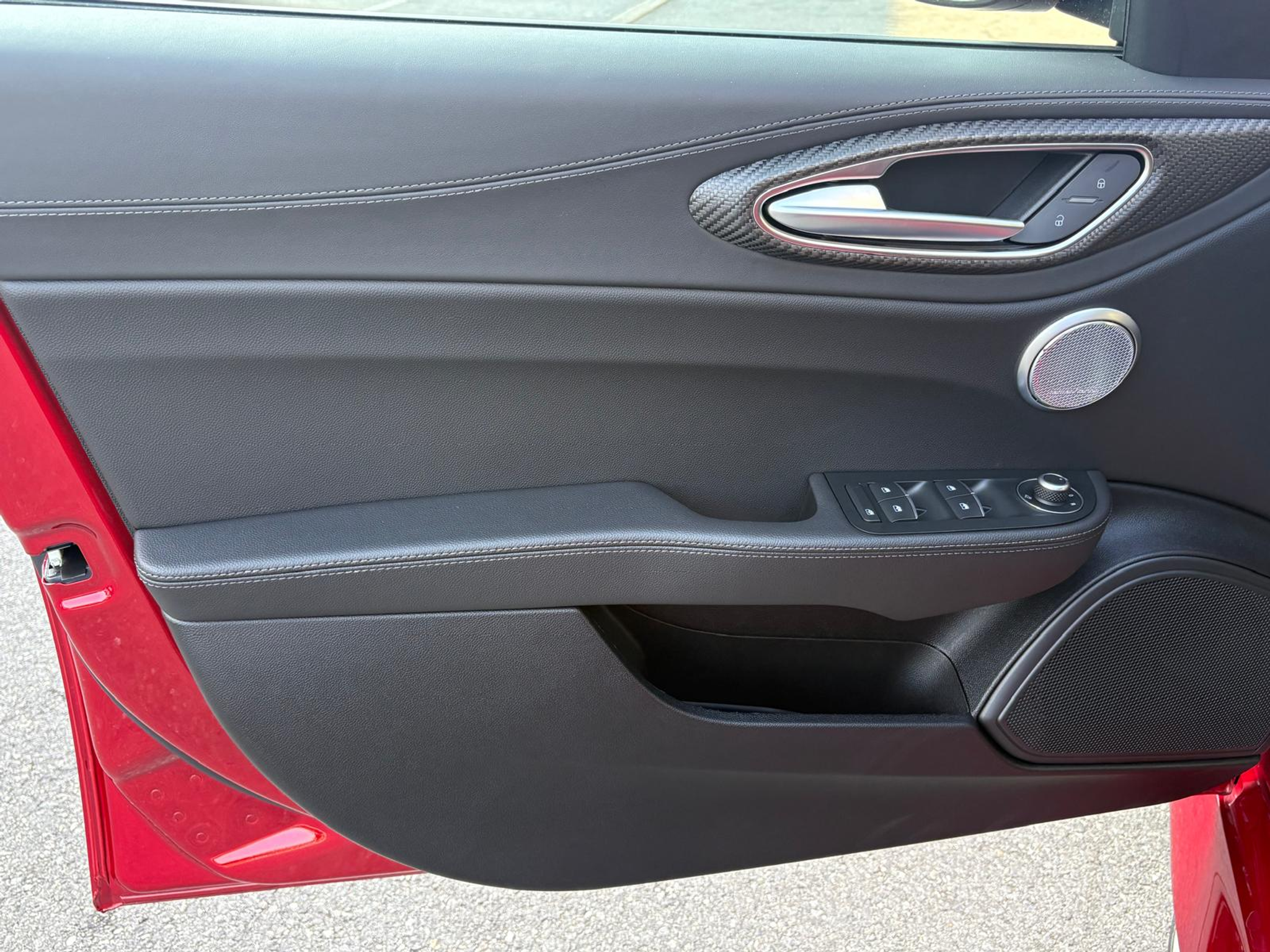 listing desktop thumbnail image 22