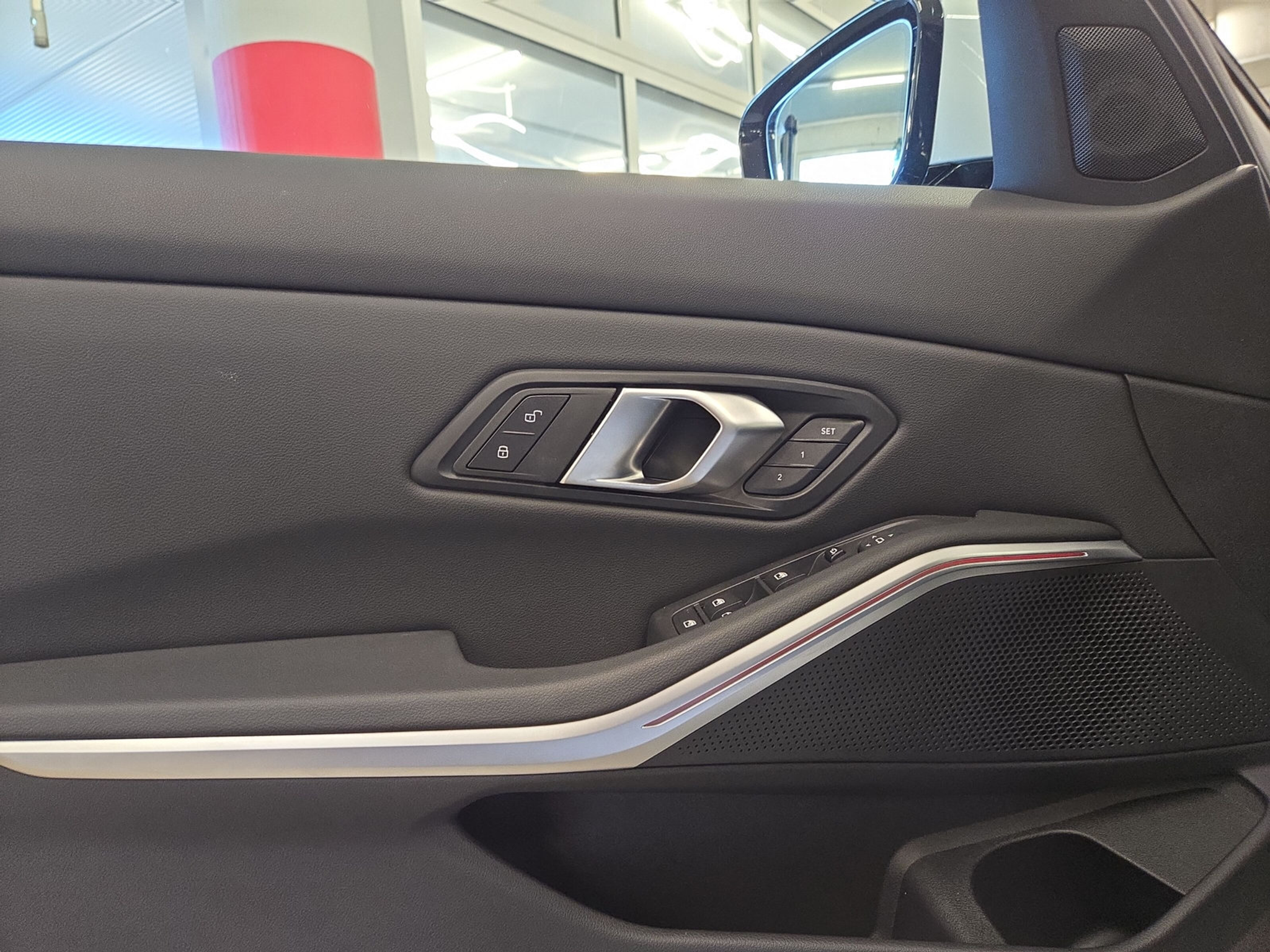 listing desktop thumbnail image 16