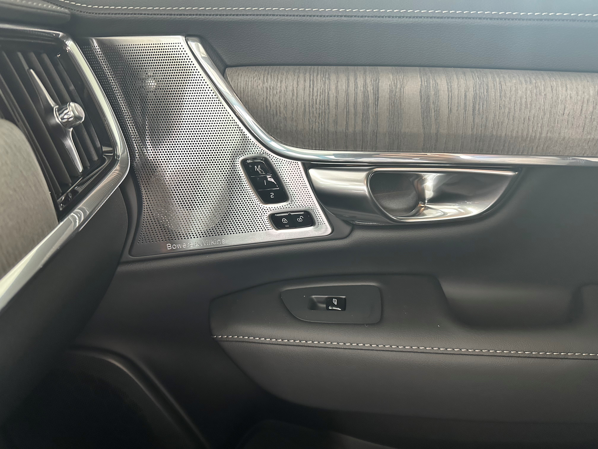 listing desktop thumbnail image 11