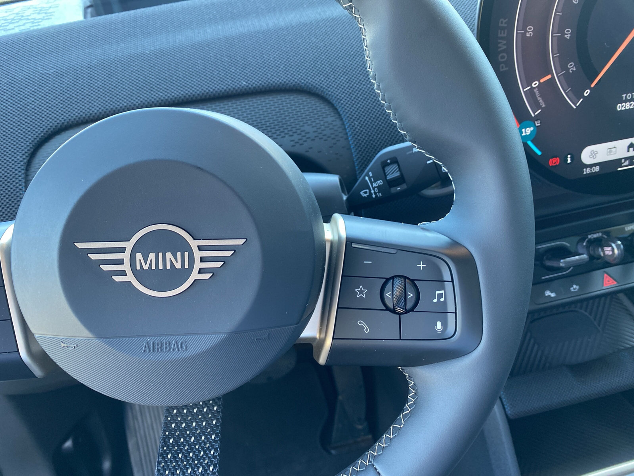 listing desktop thumbnail image 13