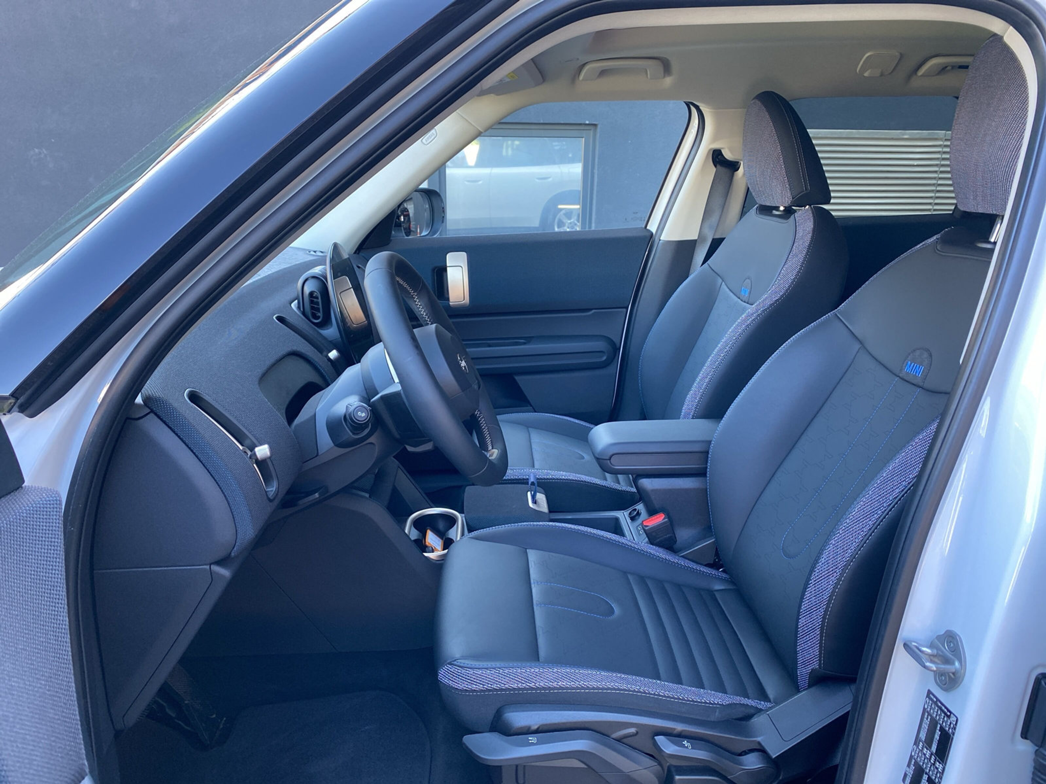 listing desktop thumbnail image 8