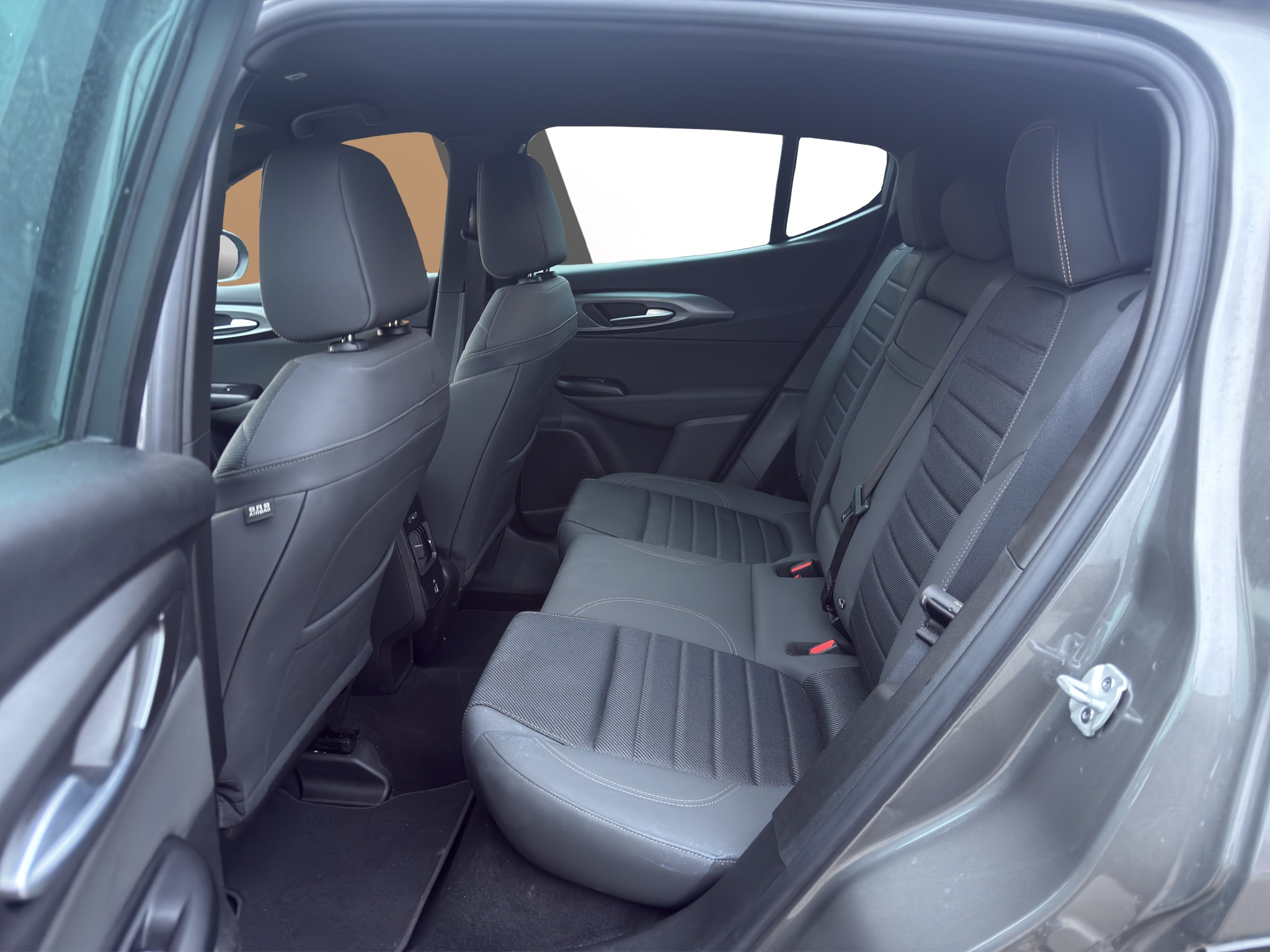 listing desktop thumbnail image 12