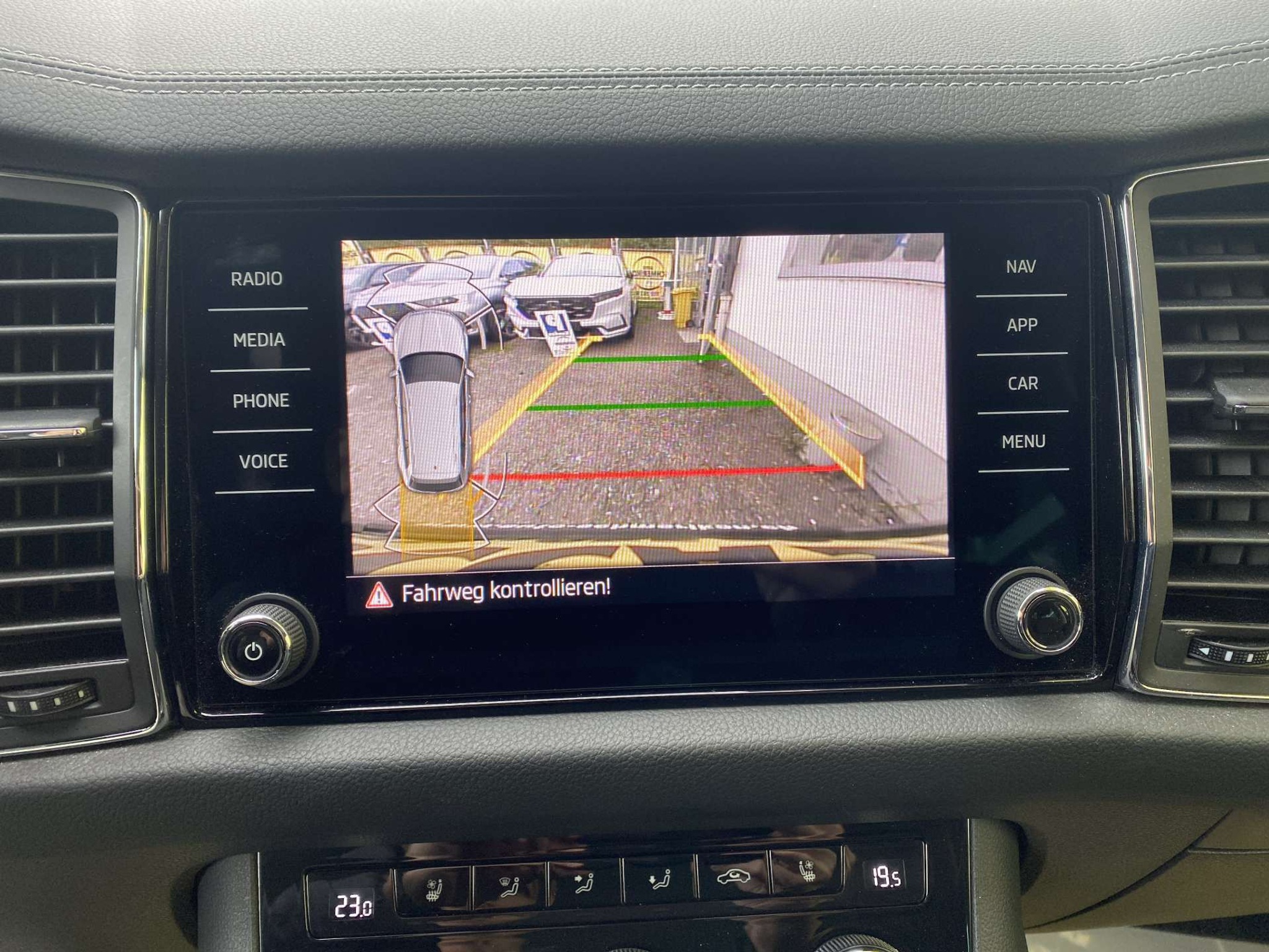 listing desktop thumbnail image 9