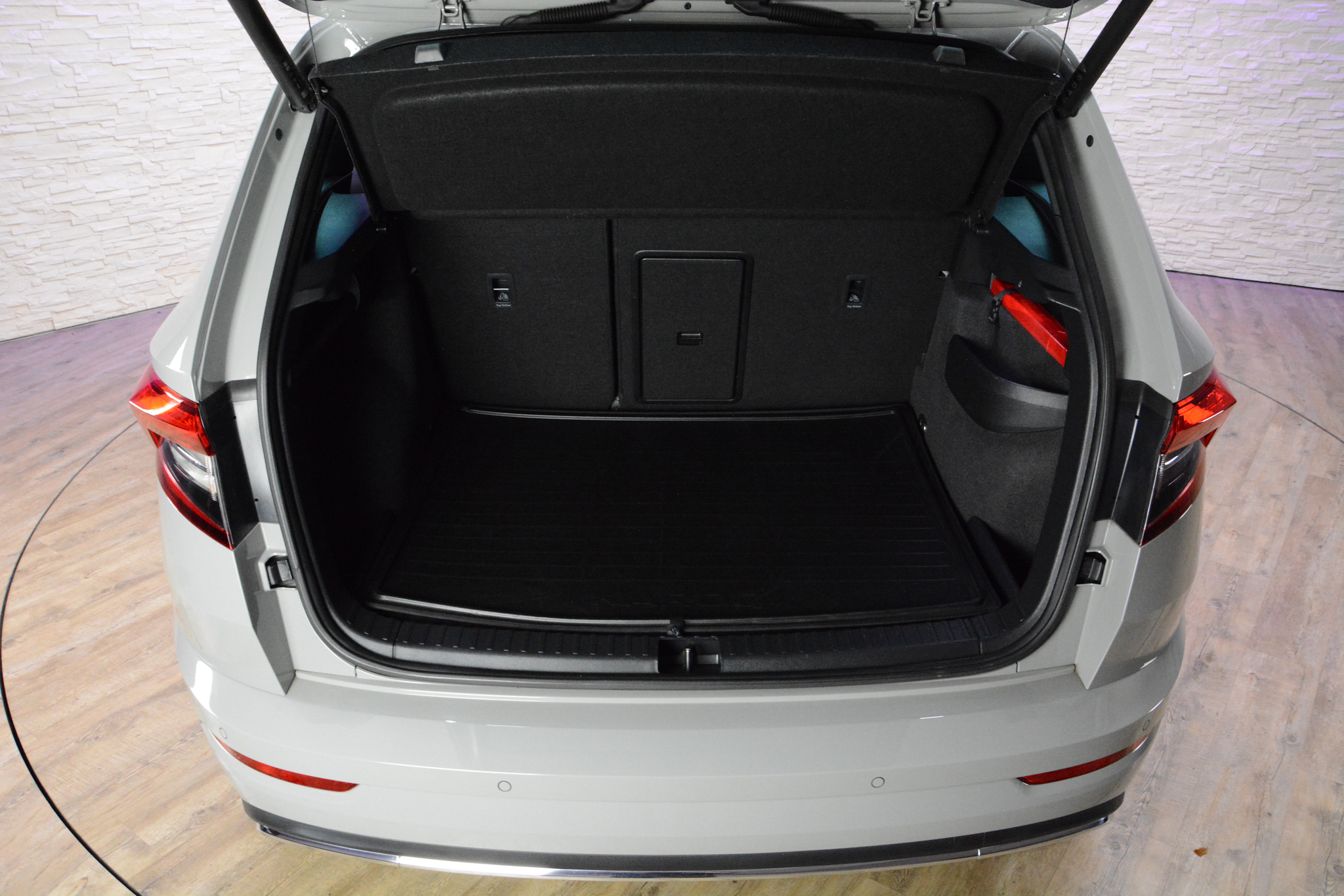 listing desktop thumbnail image 18