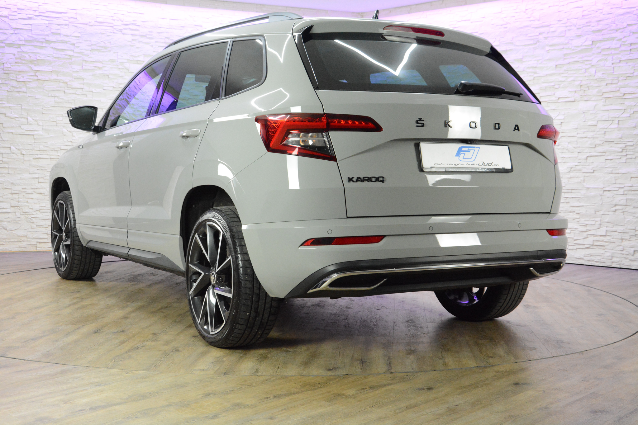 listing desktop thumbnail image 5