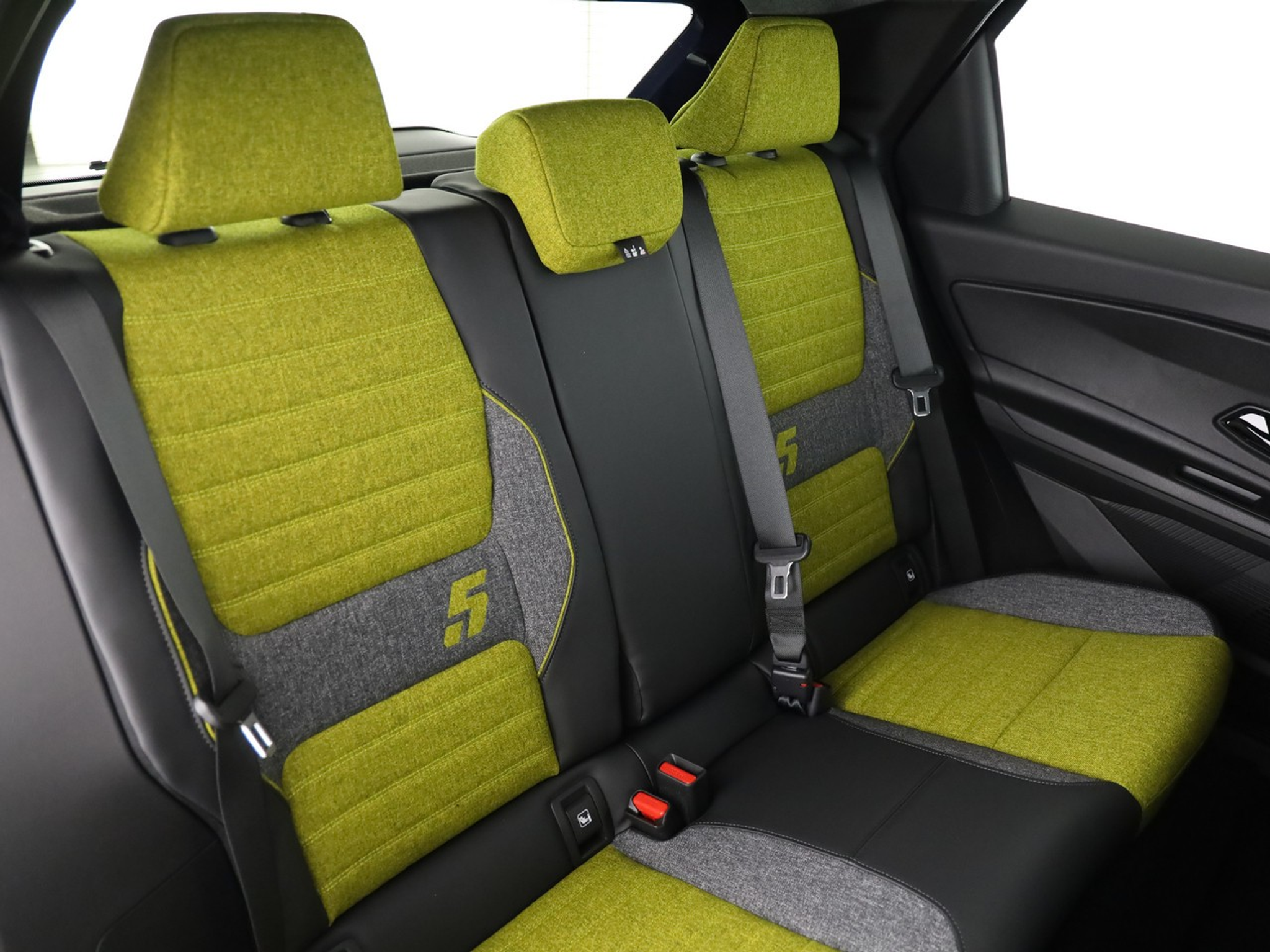 listing desktop thumbnail image 7