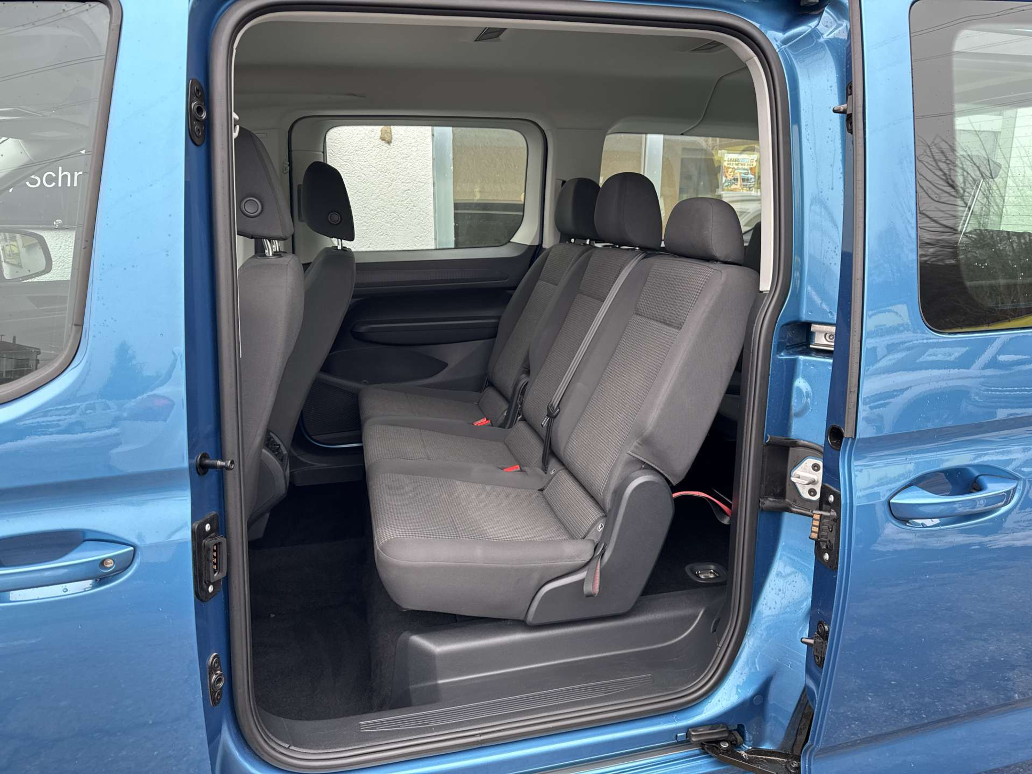 listing desktop thumbnail image 7