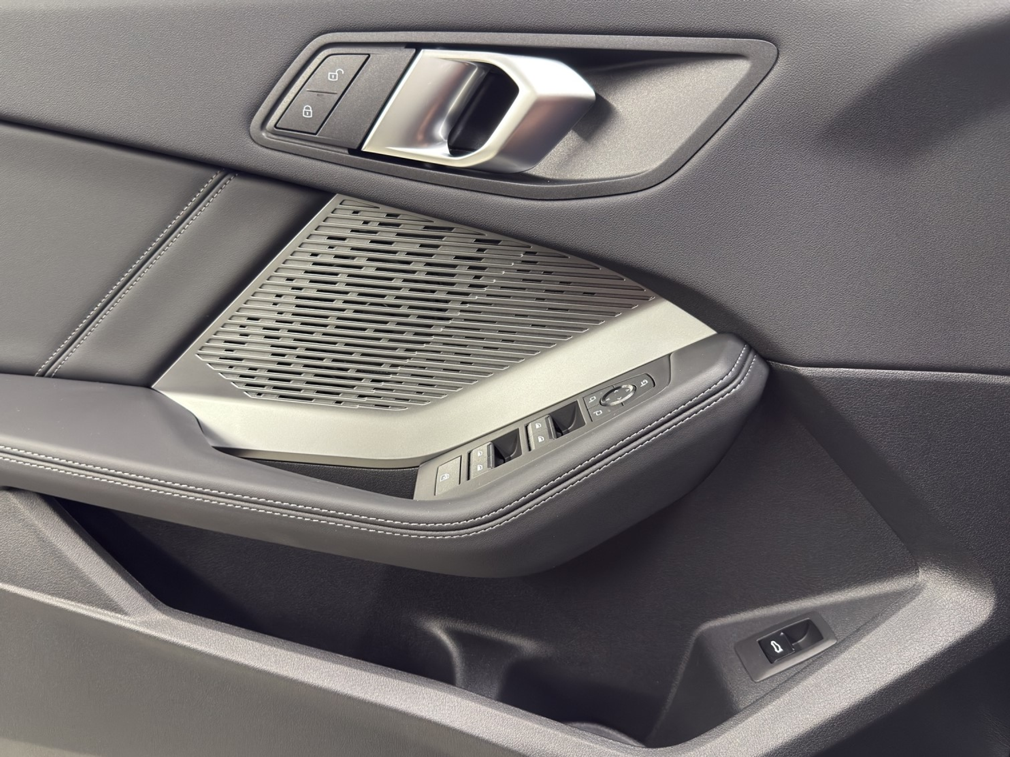 listing desktop thumbnail image 14