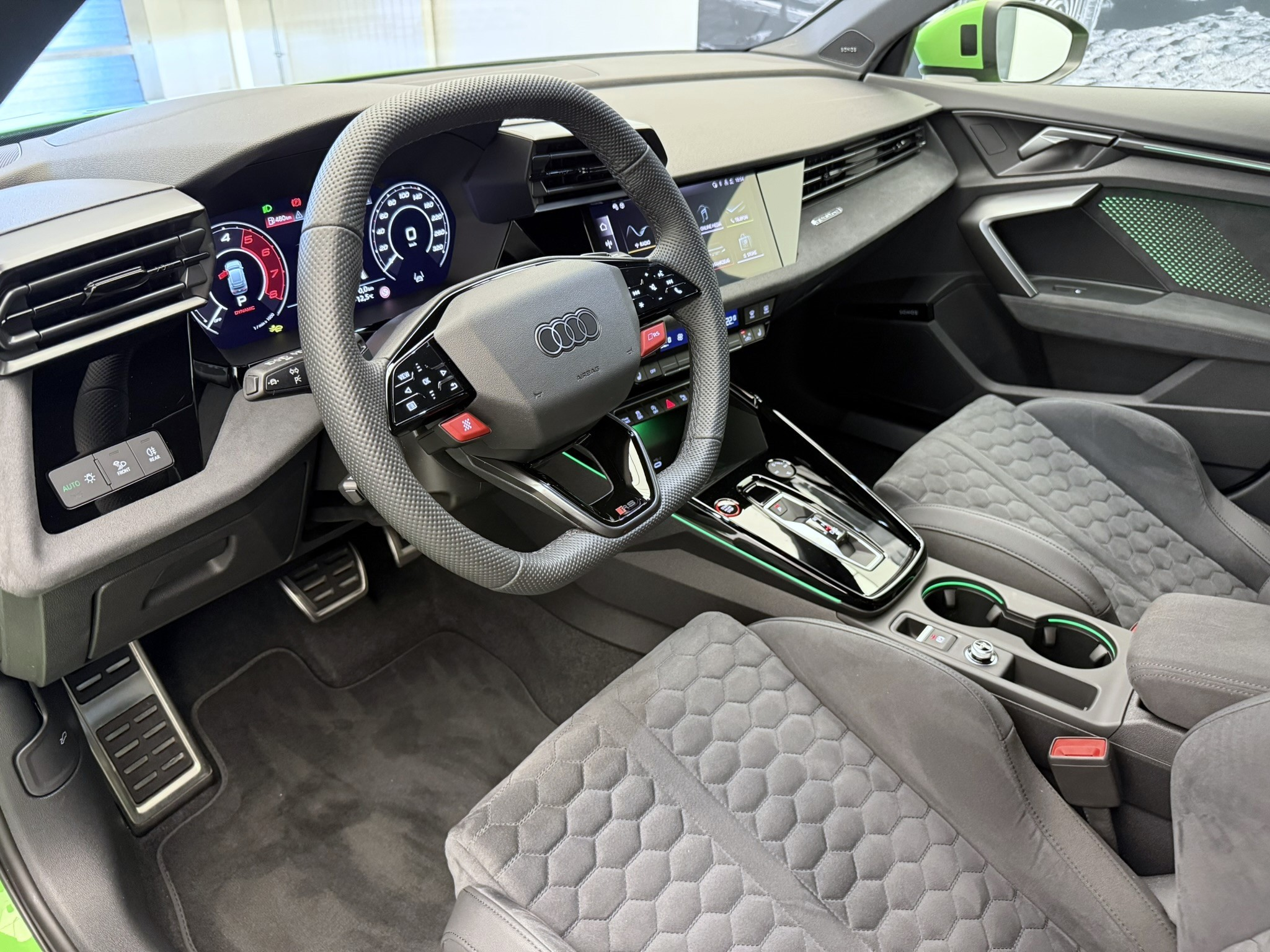 listing desktop thumbnail image 9