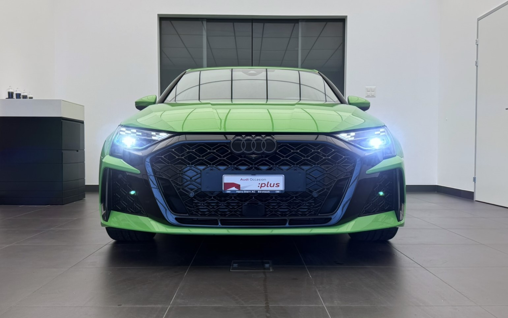 listing desktop thumbnail image 1