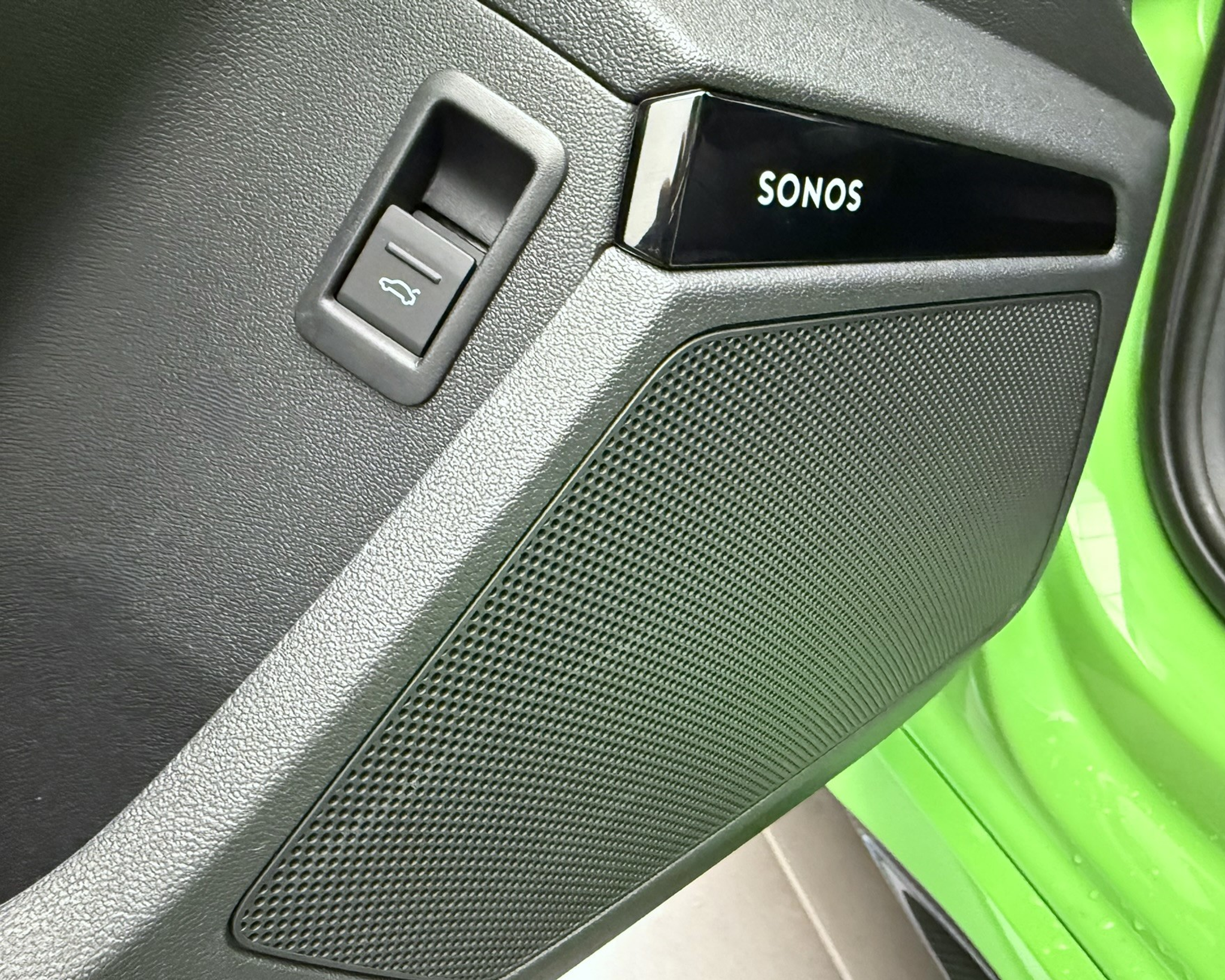 listing desktop thumbnail image 5