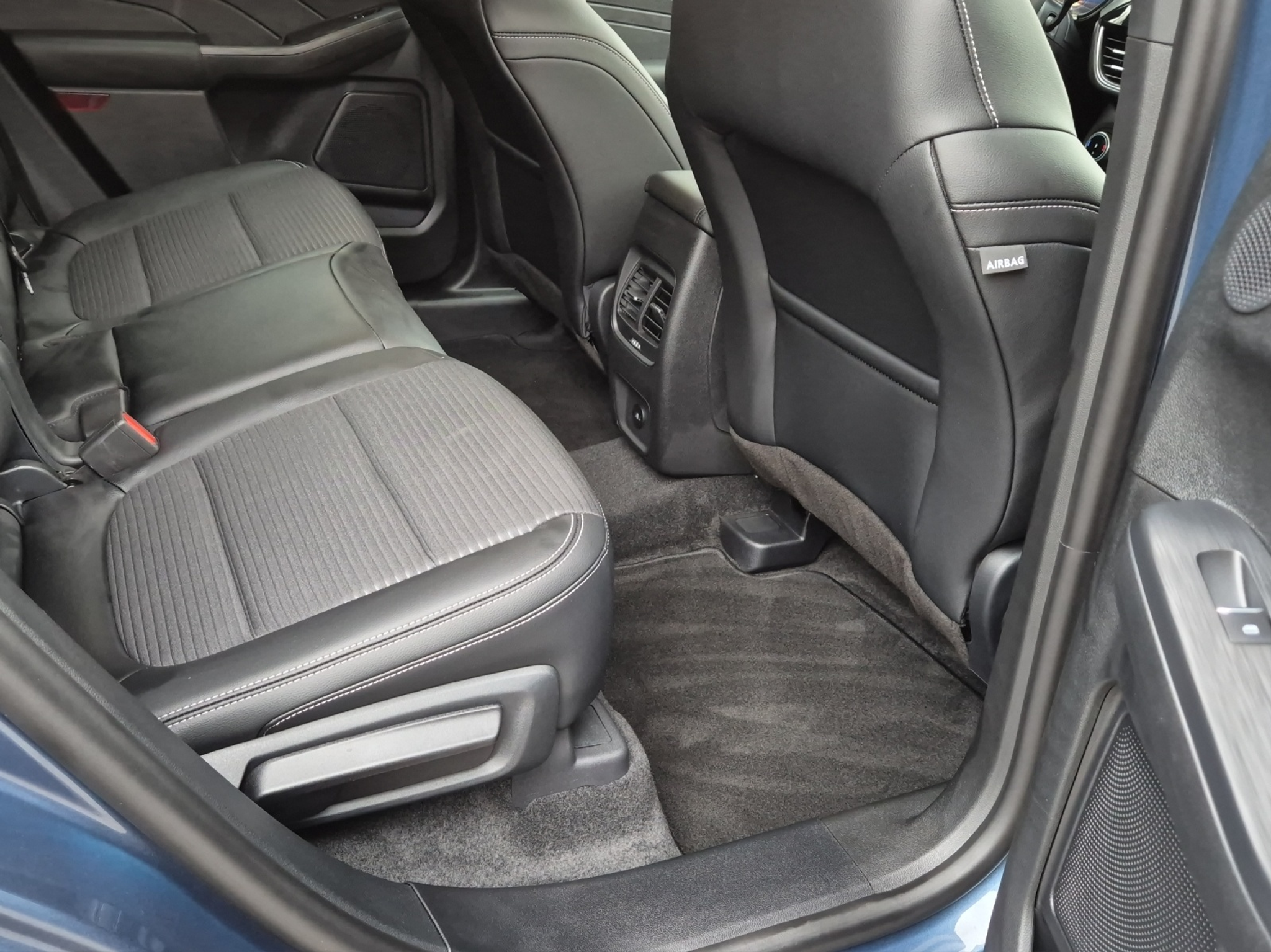 listing desktop thumbnail image 19