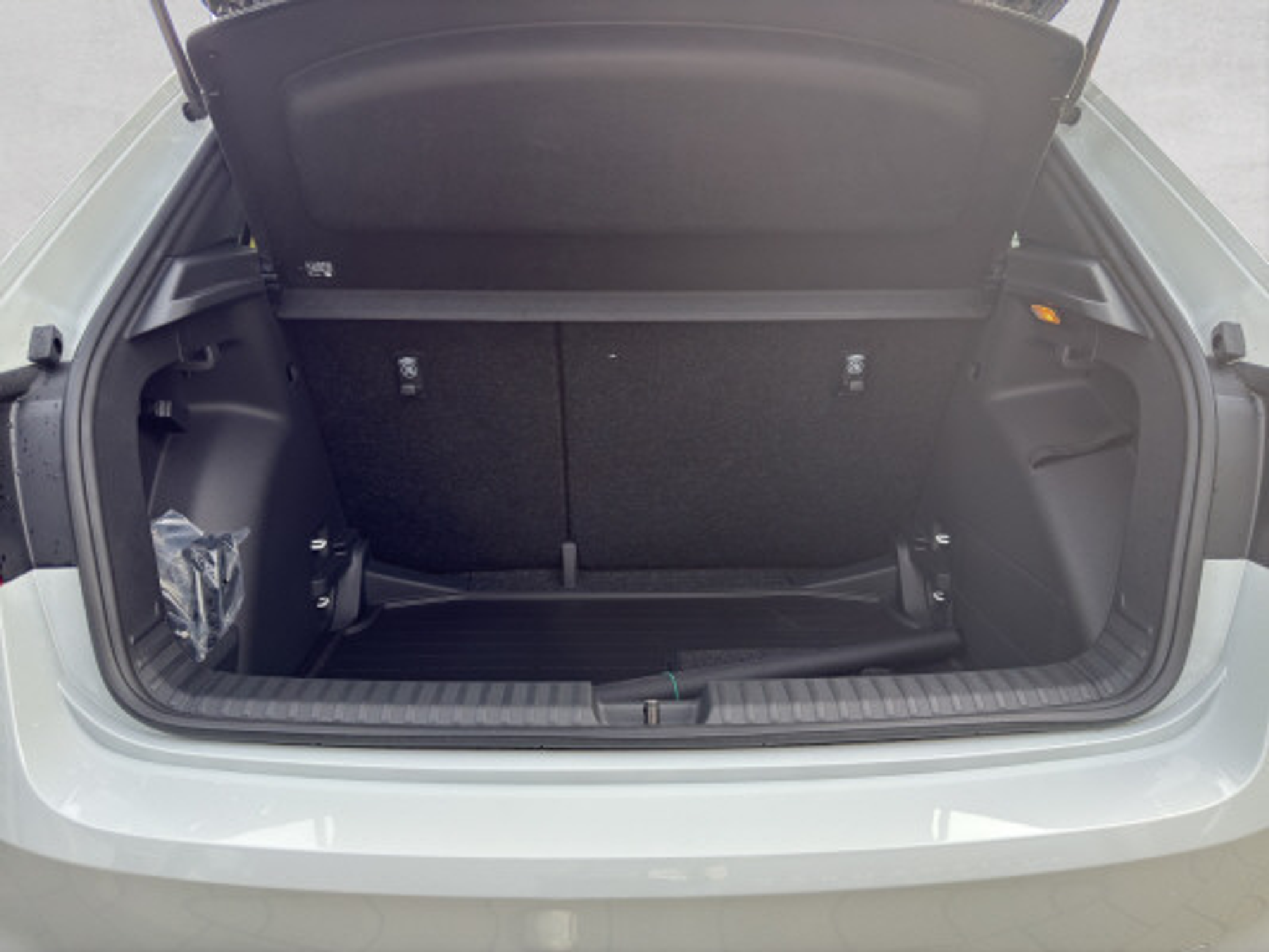 listing desktop thumbnail image 14