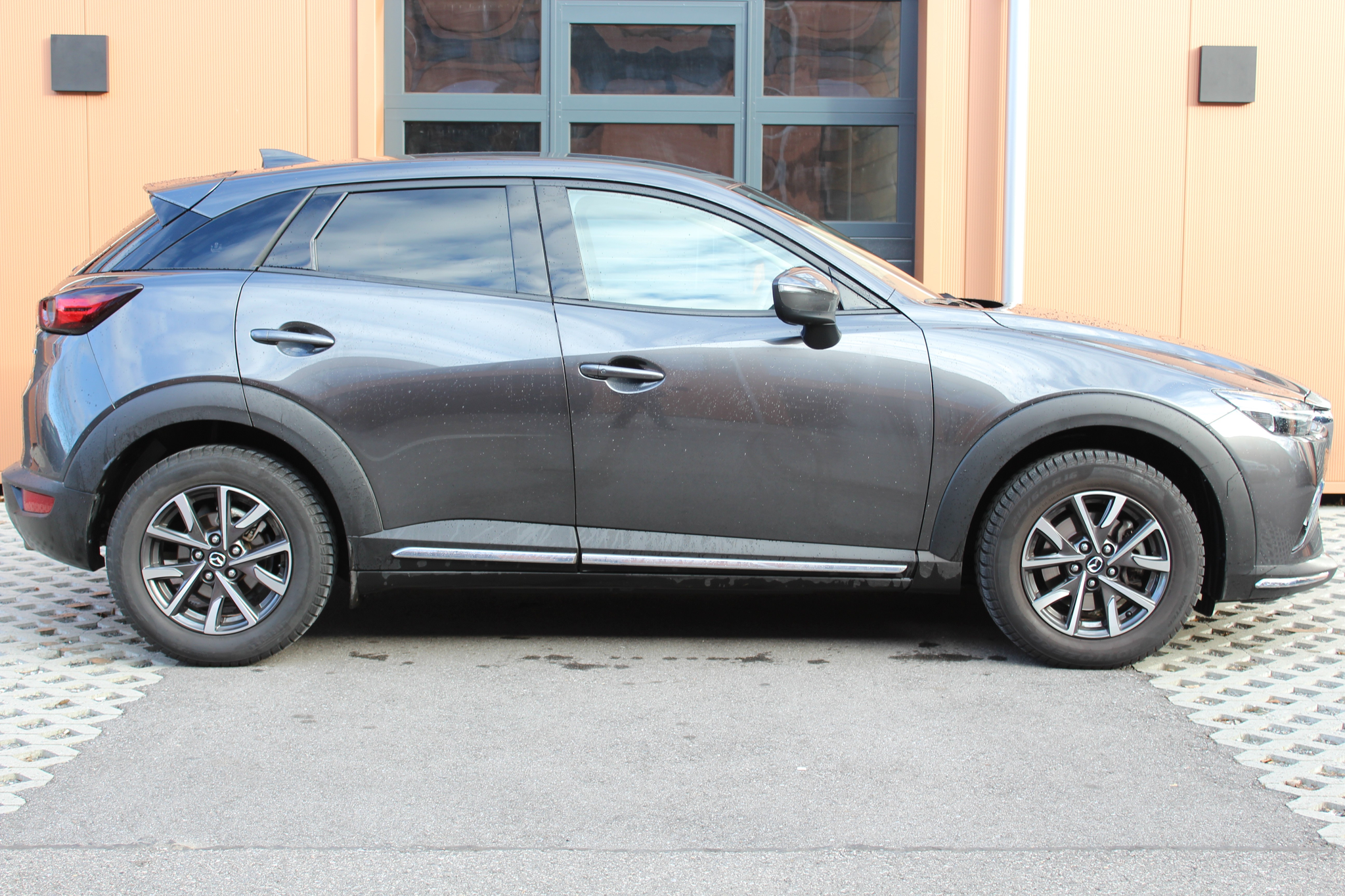 listing desktop thumbnail image 3