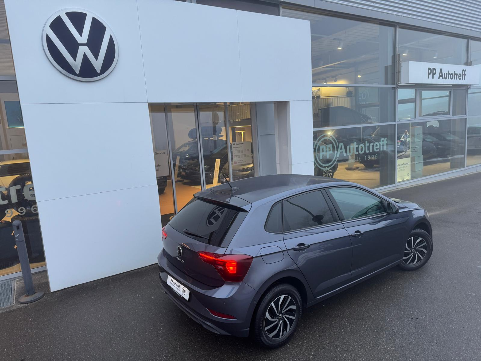 listing desktop thumbnail image 3