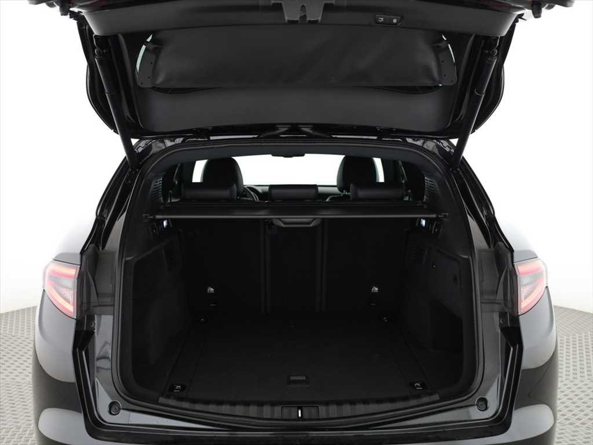 listing desktop thumbnail image 5