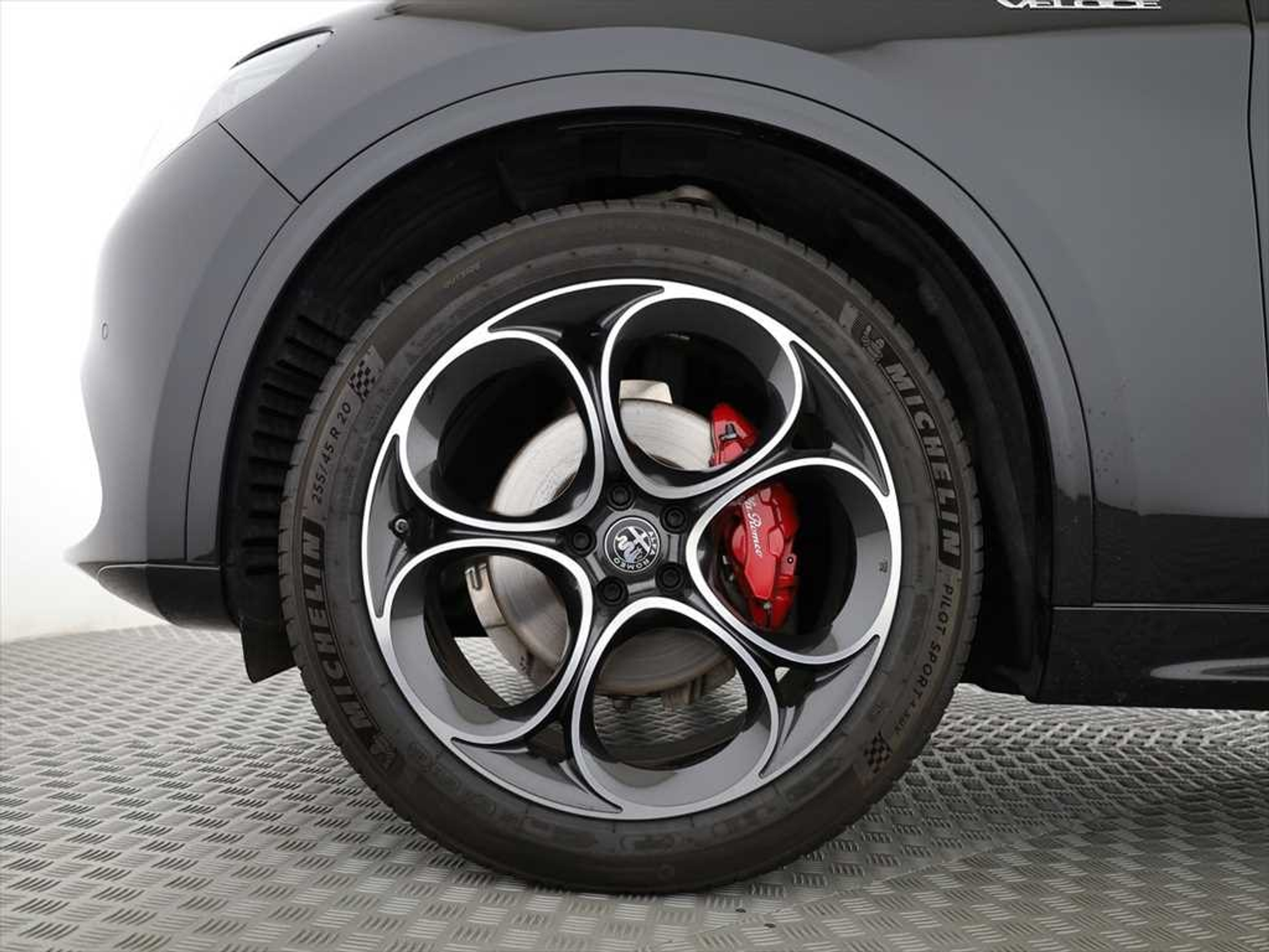 listing desktop thumbnail image 3