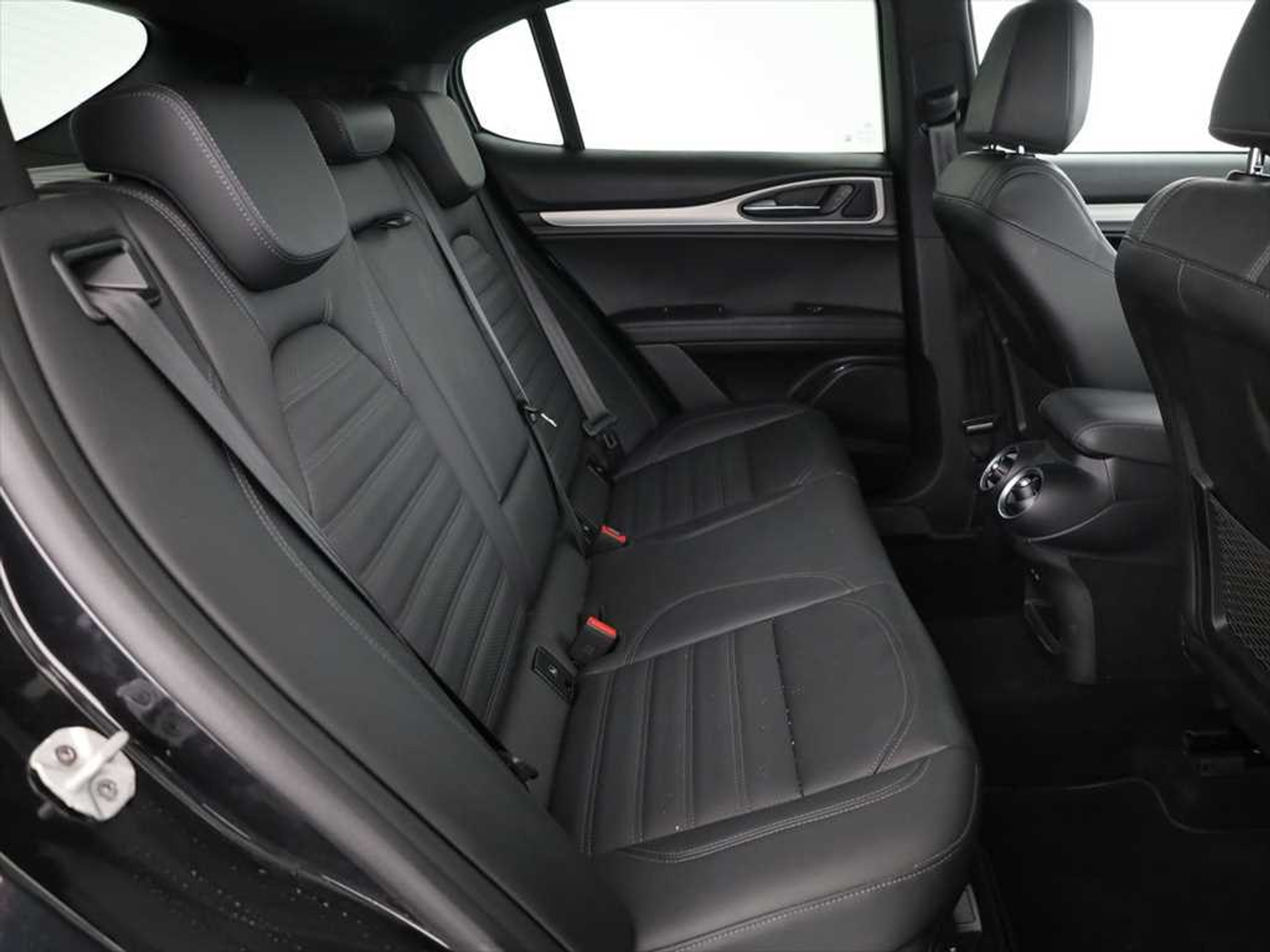 listing desktop thumbnail image 9