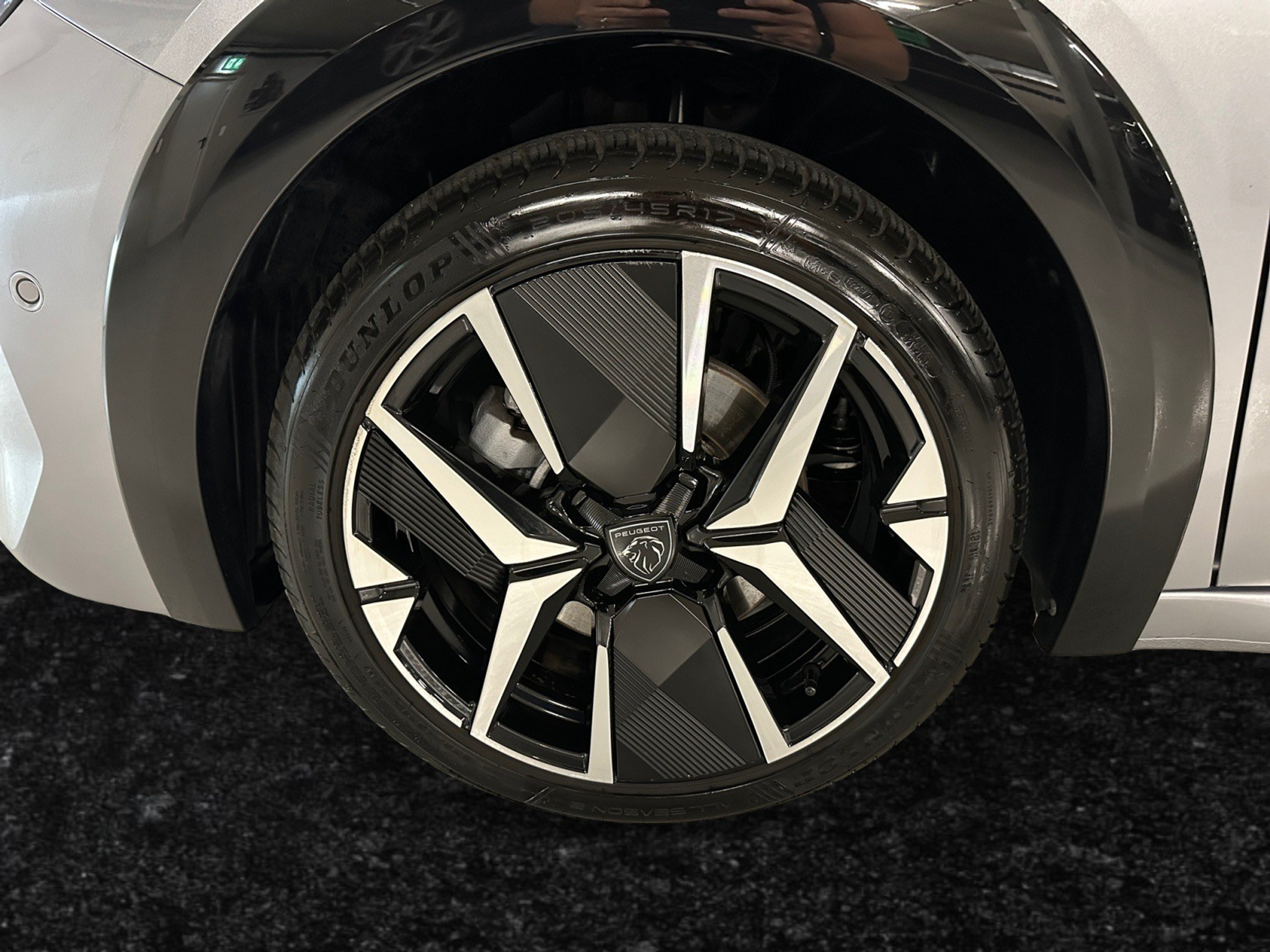 listing desktop thumbnail image 15