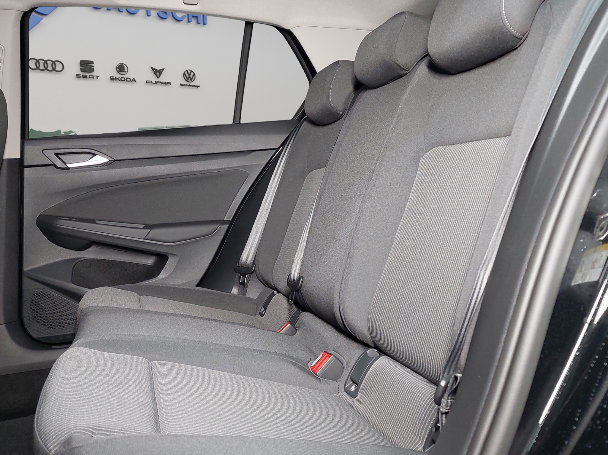 listing desktop thumbnail image 8