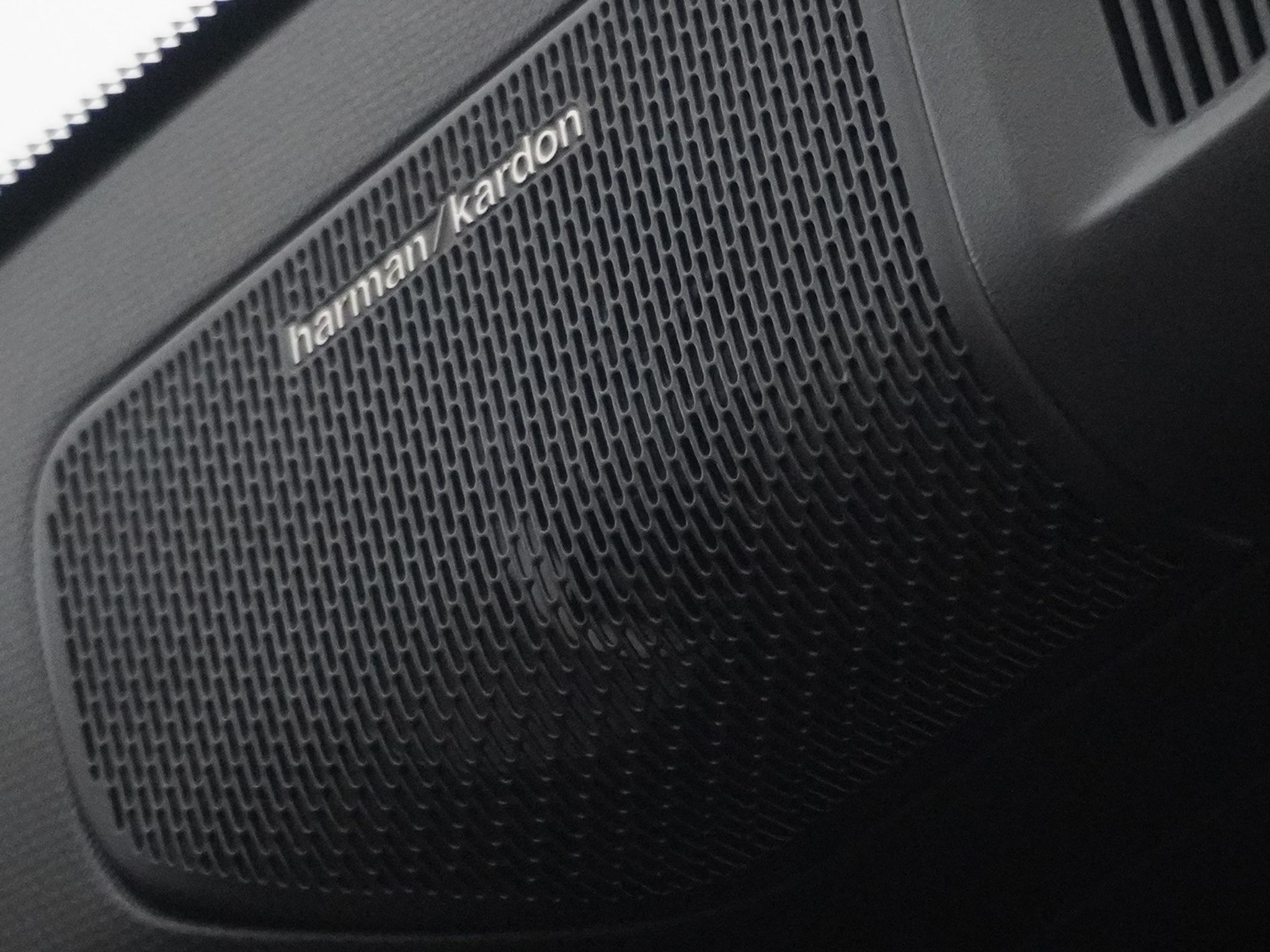 listing desktop thumbnail image 16