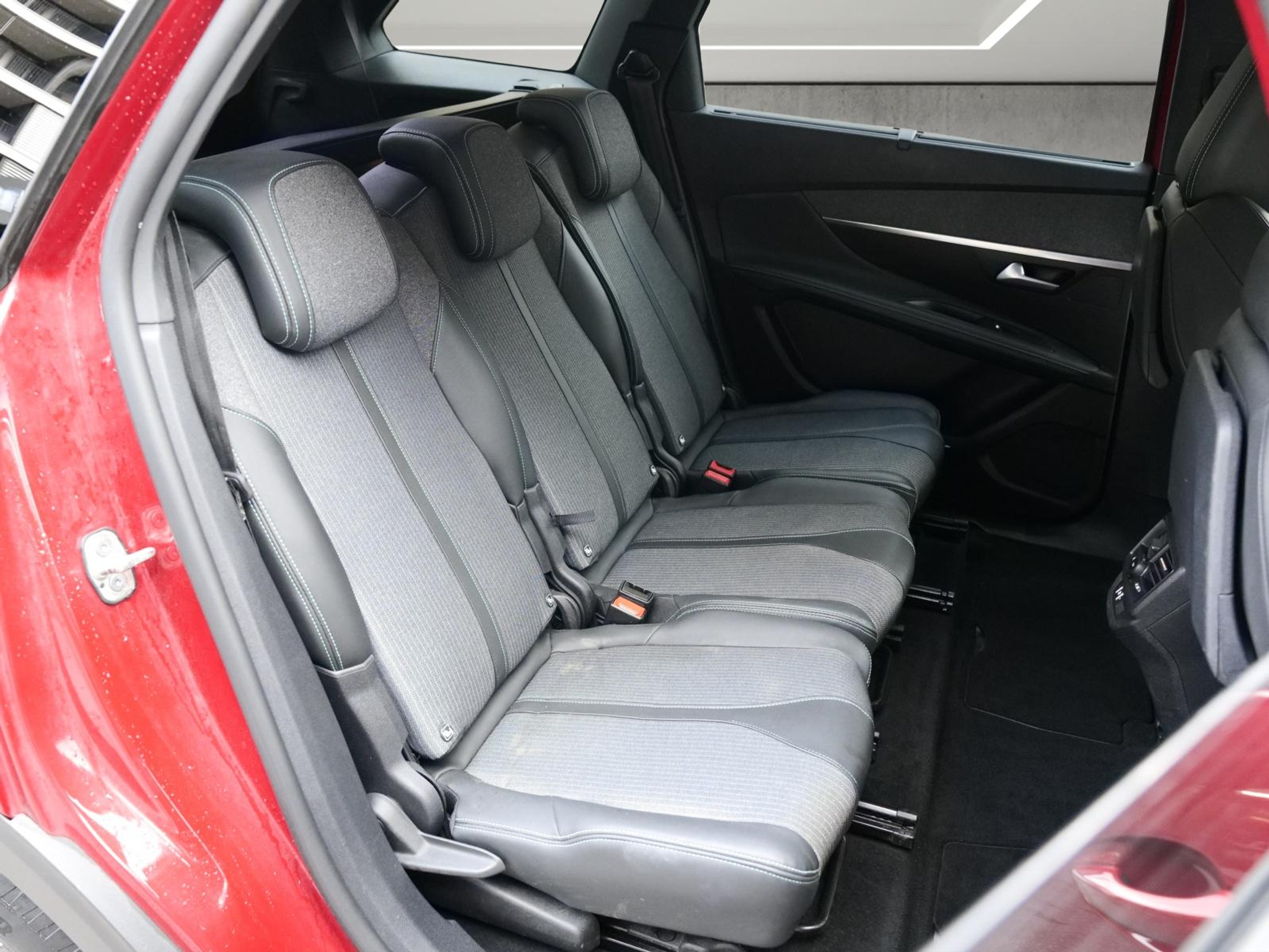 listing desktop thumbnail image 18