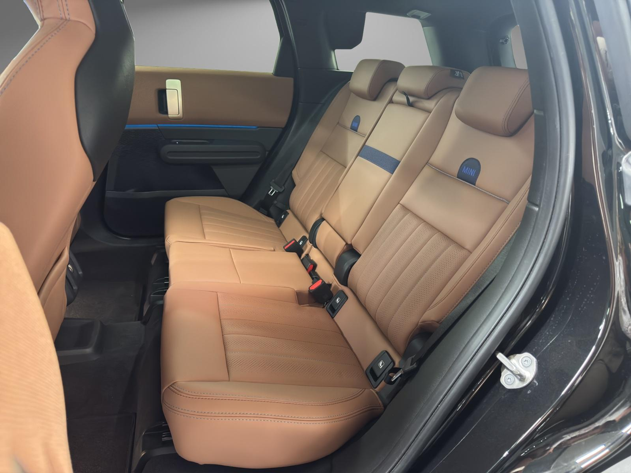 listing desktop thumbnail image 11