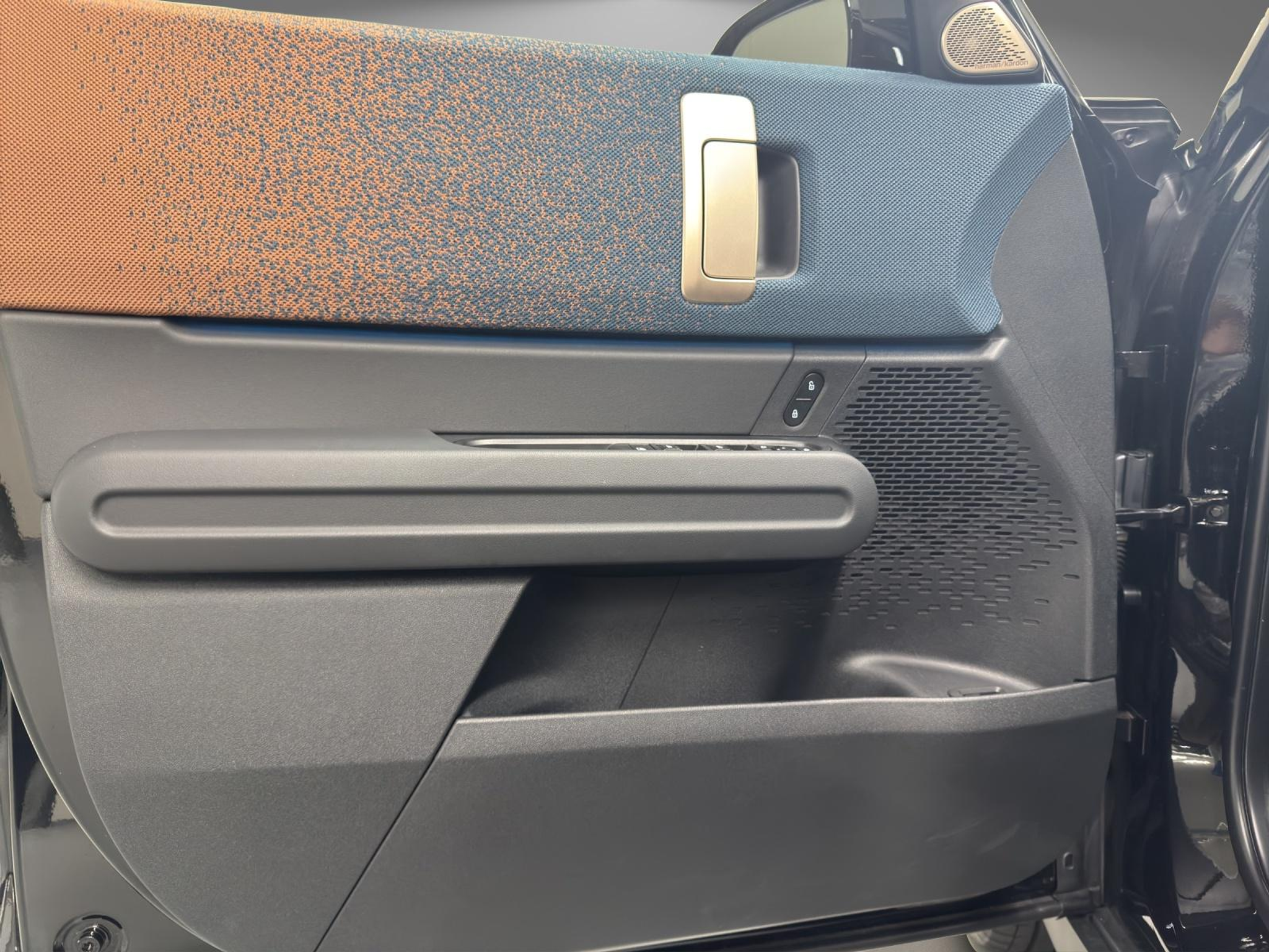 listing desktop thumbnail image 12