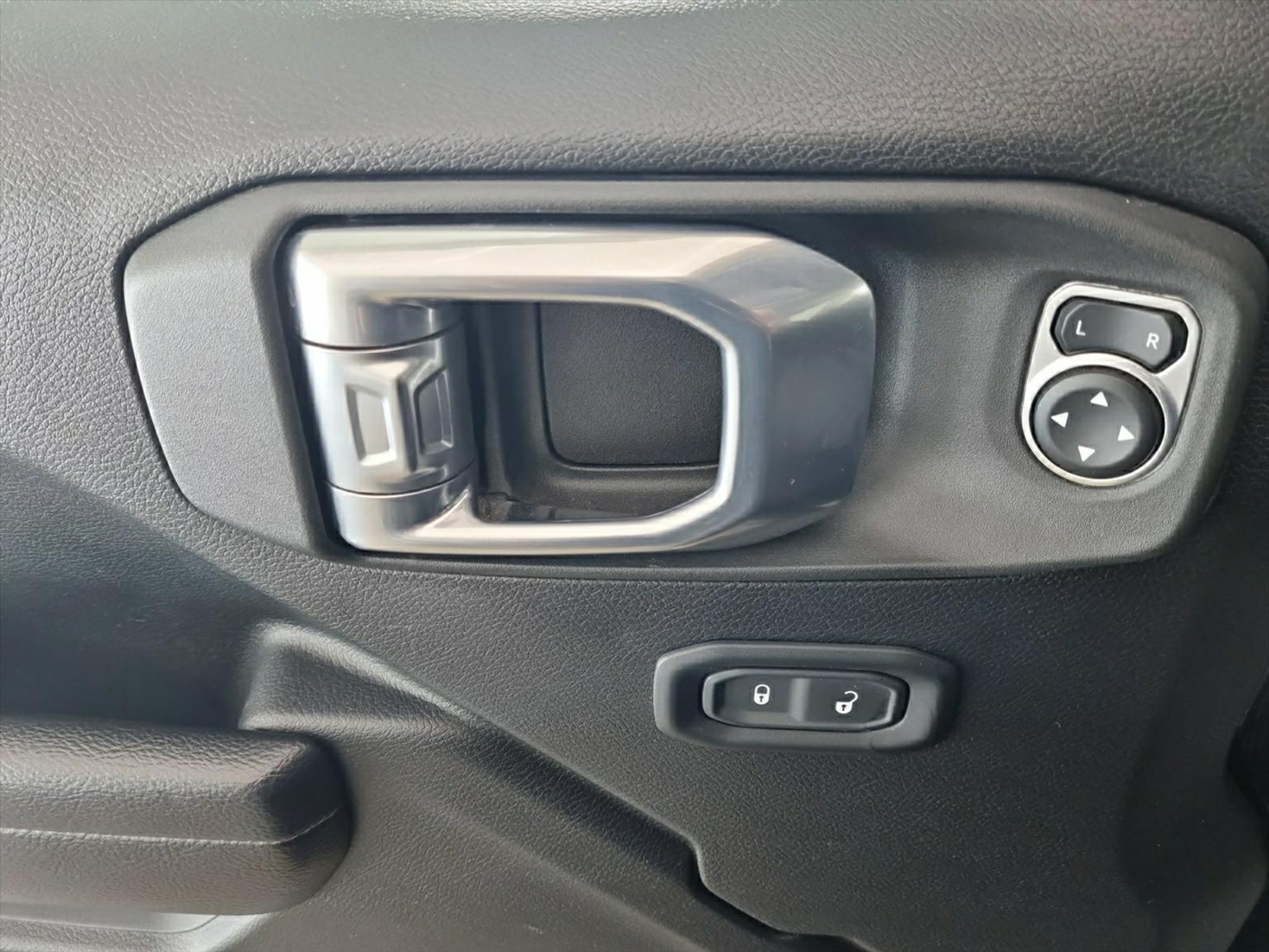 listing desktop thumbnail image 10