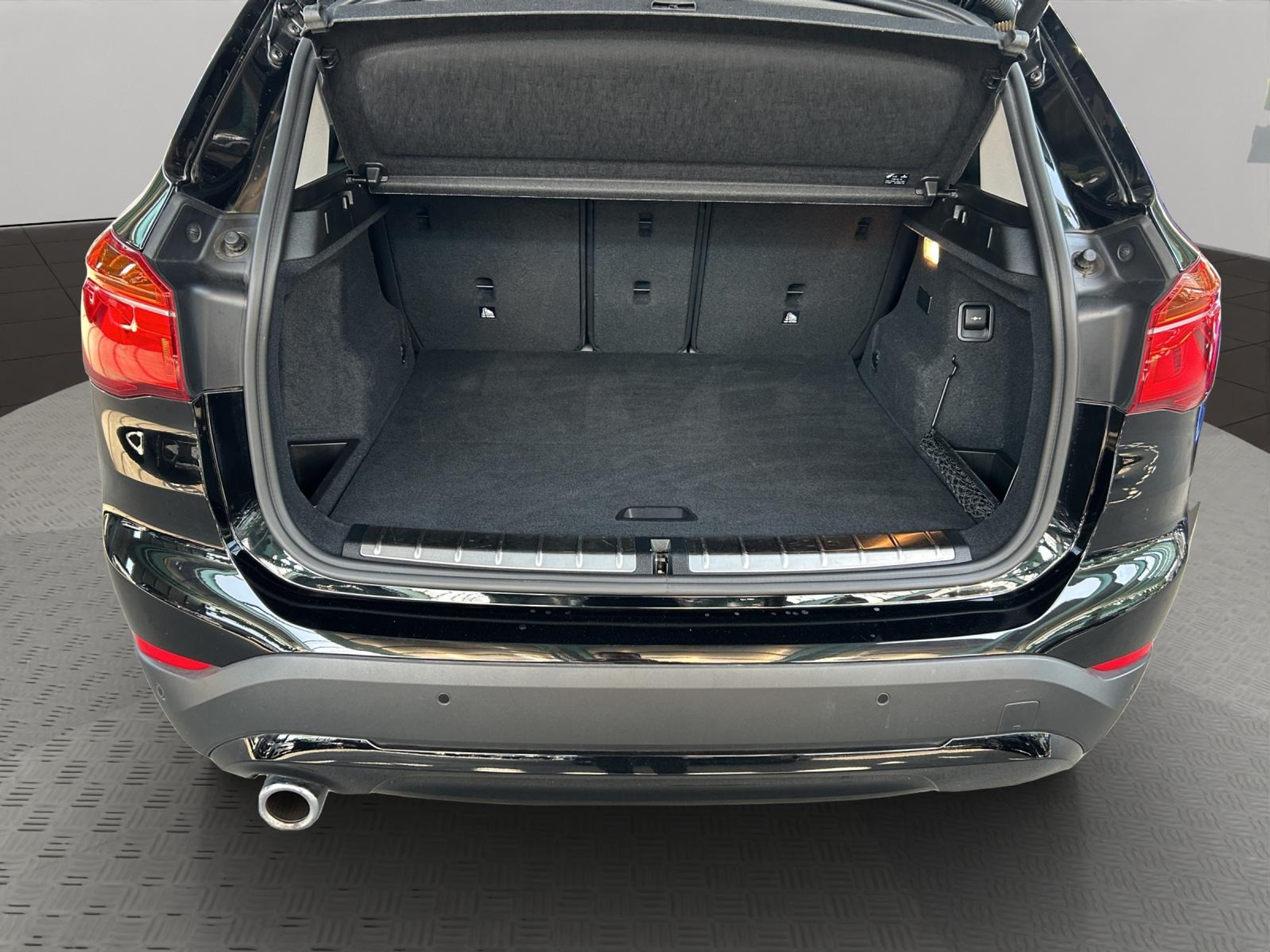 listing desktop thumbnail image 17