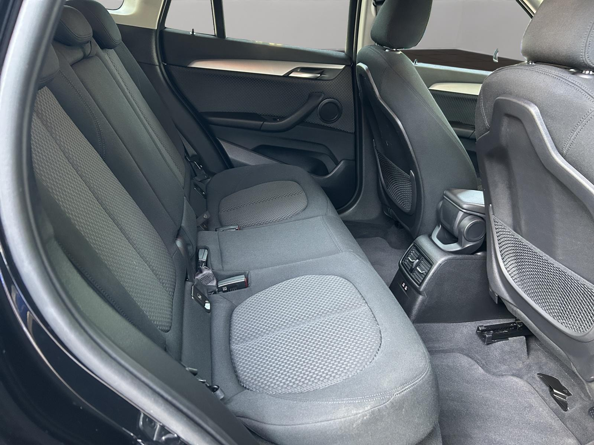 listing desktop thumbnail image 13