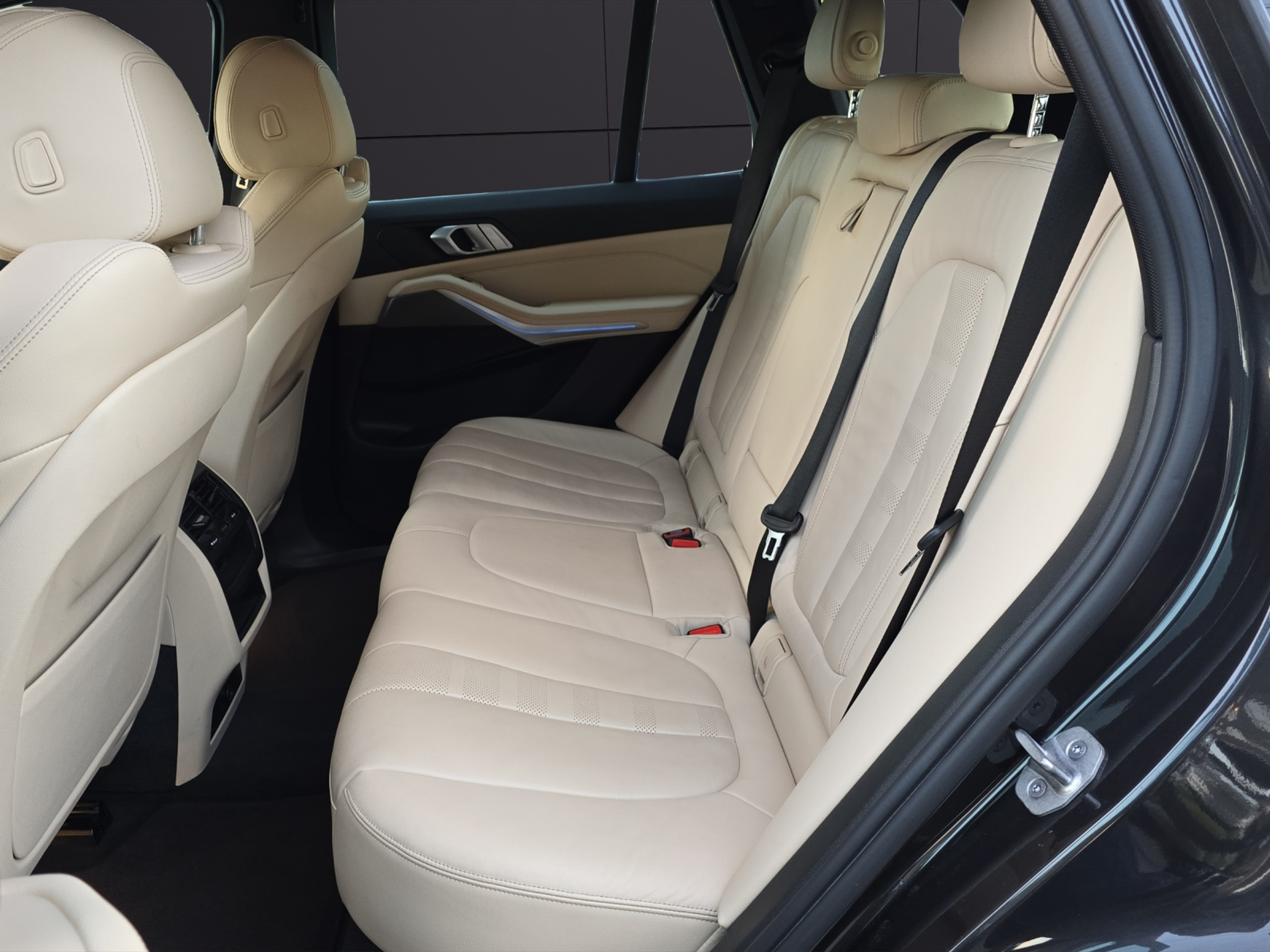 listing desktop thumbnail image 18