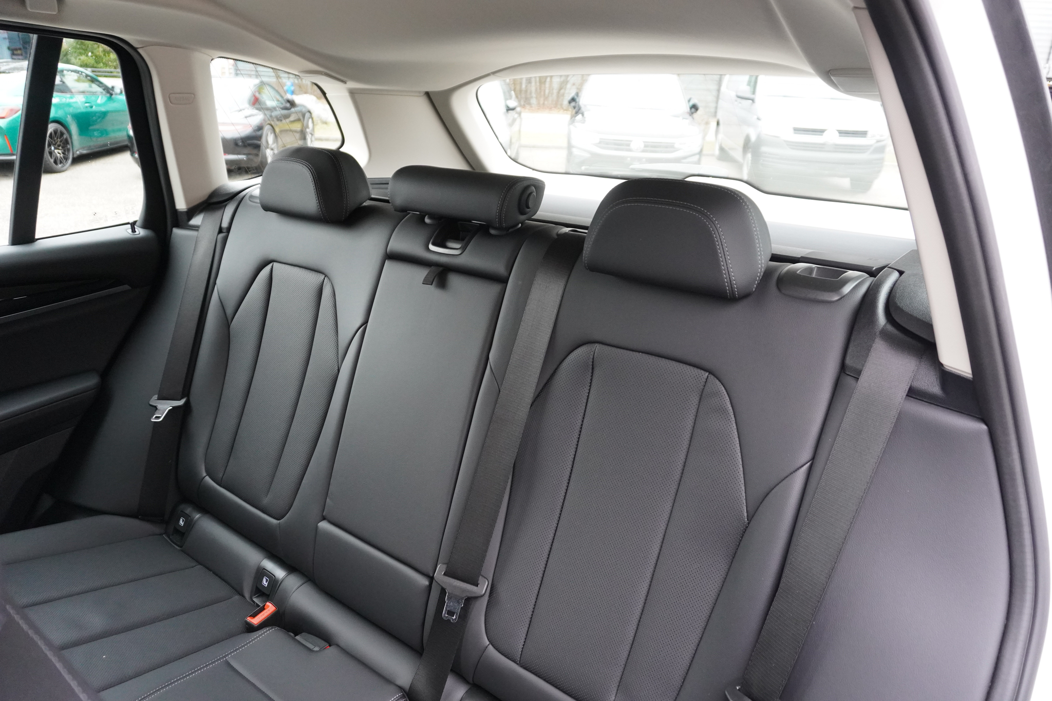 listing desktop thumbnail image 15