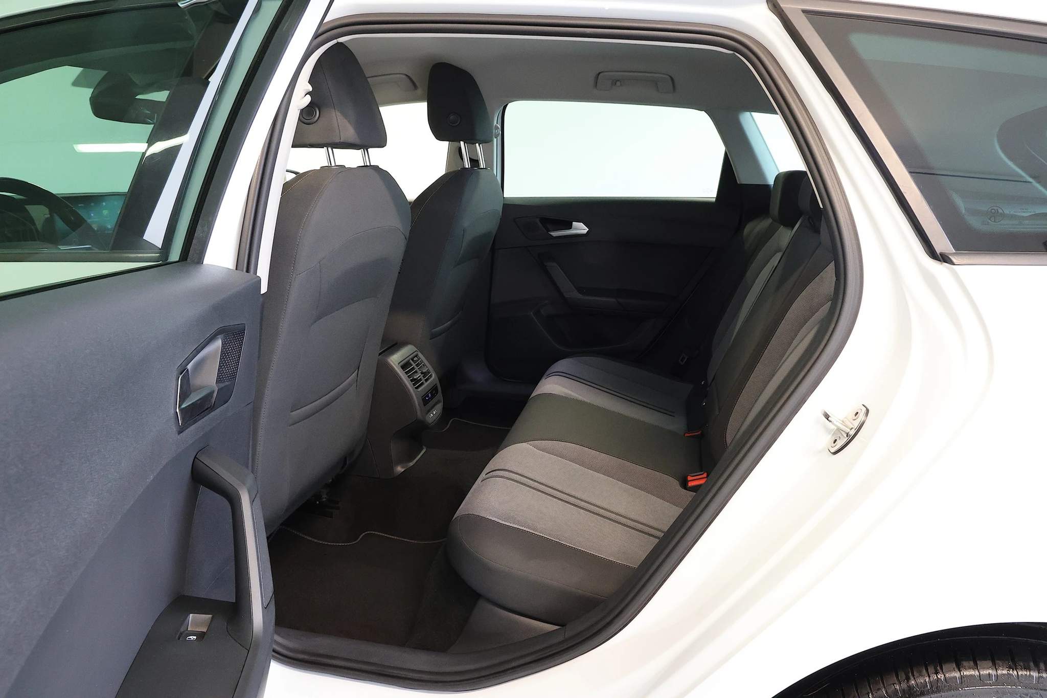 listing desktop thumbnail image 13