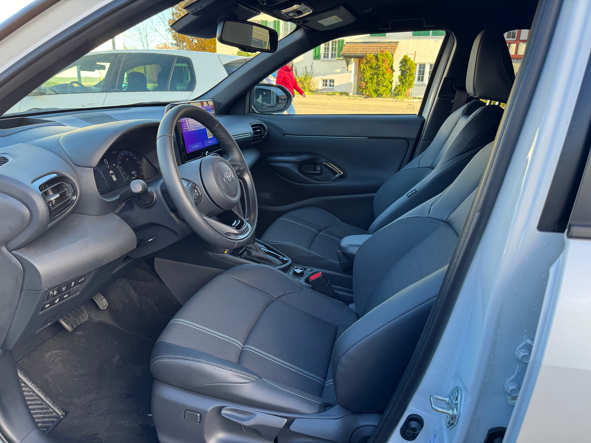 listing desktop thumbnail image 25