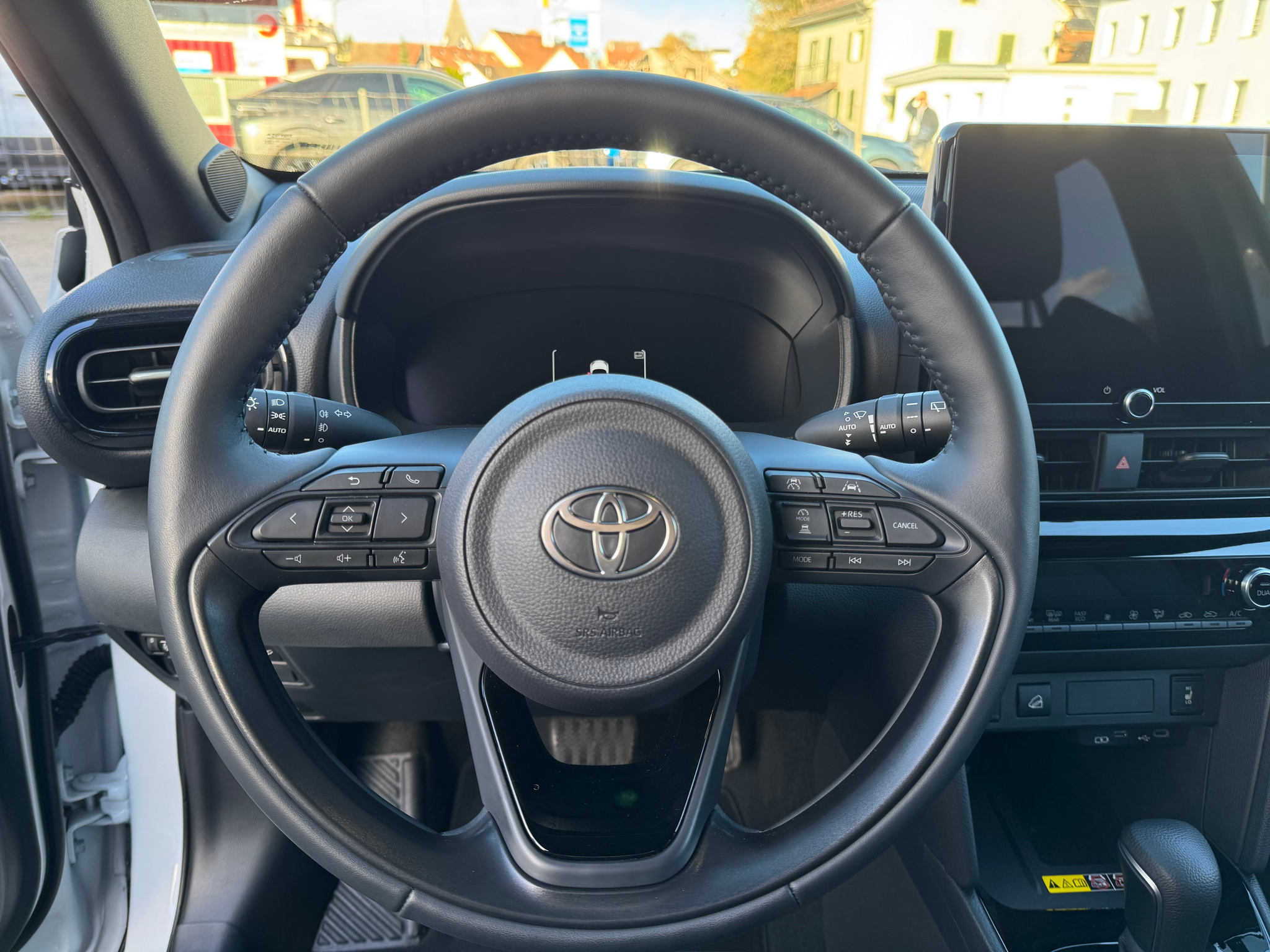 listing desktop thumbnail image 14