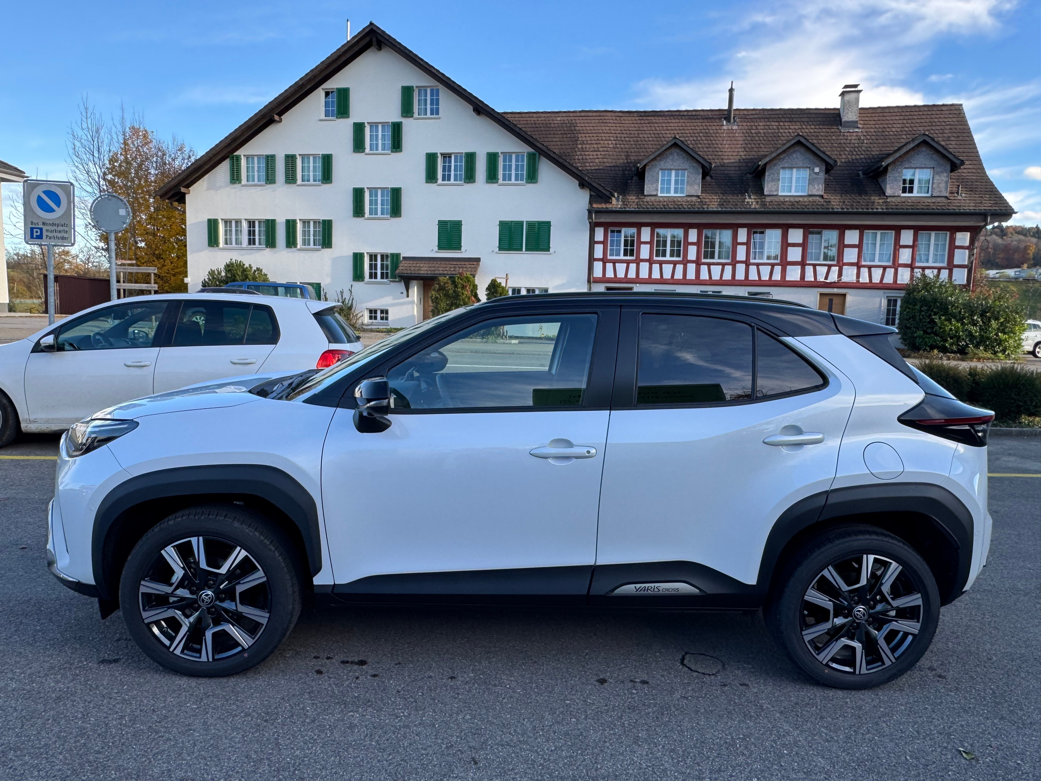 listing desktop thumbnail image 1