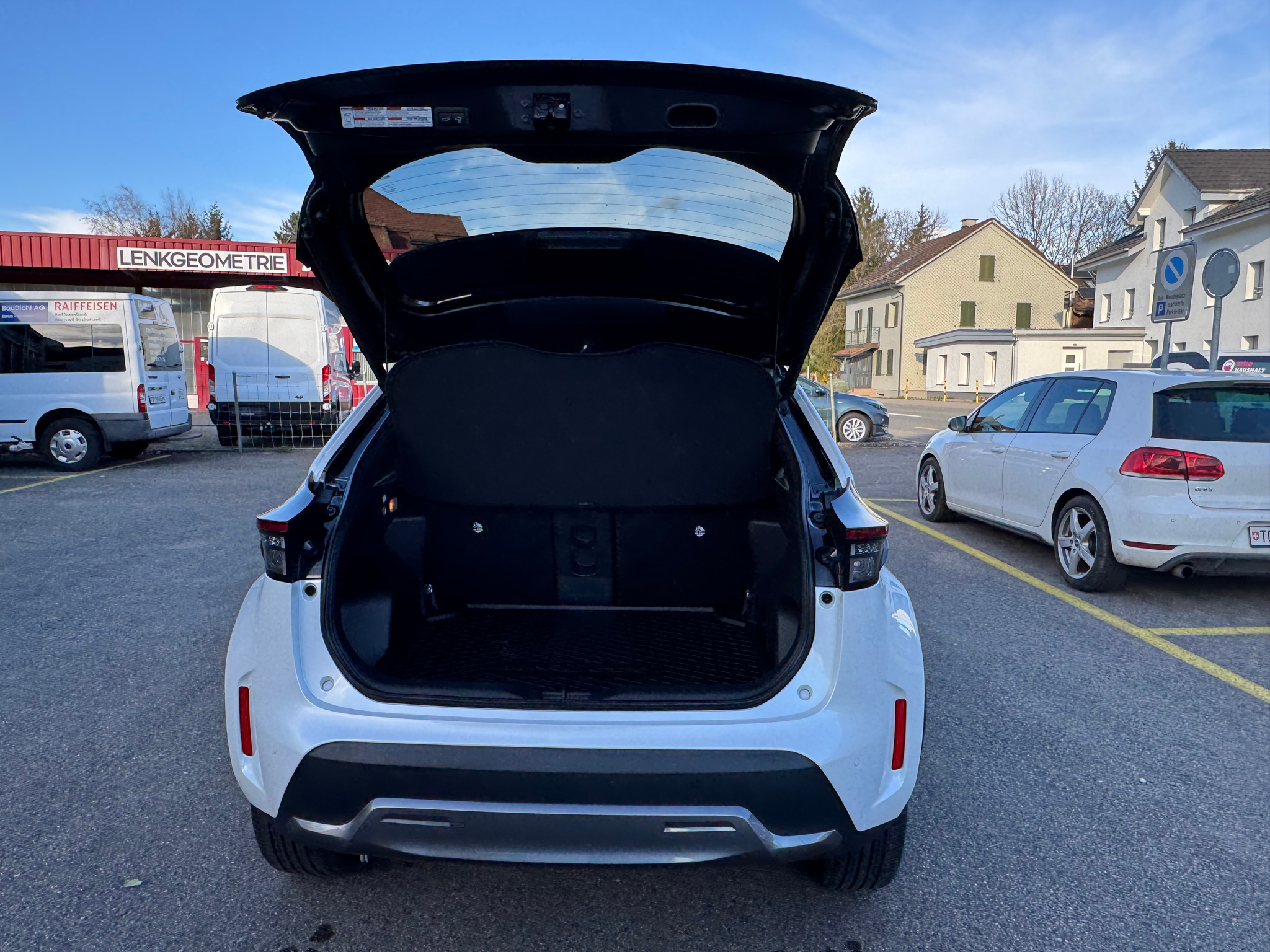 listing desktop thumbnail image 4