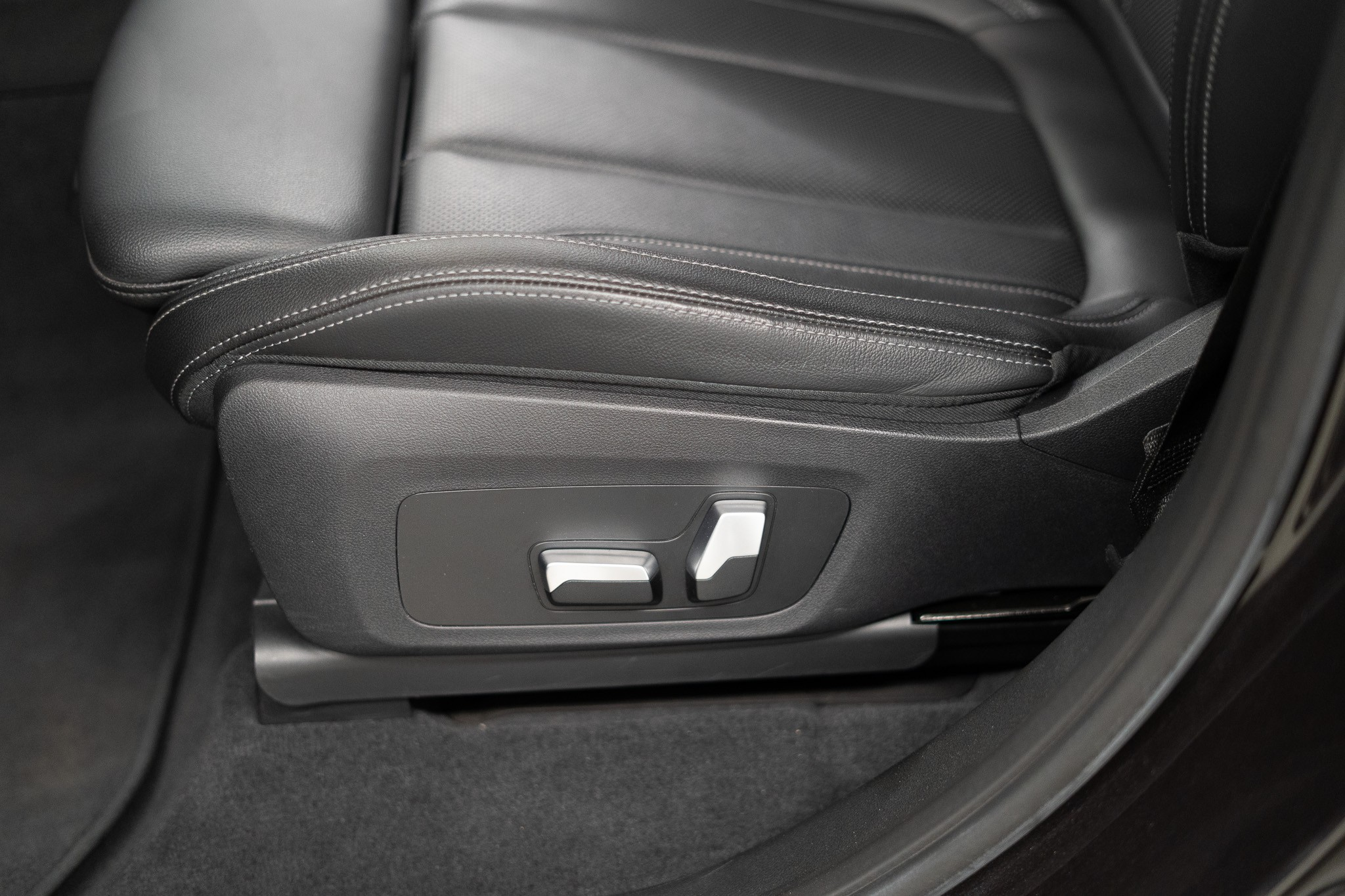 listing desktop thumbnail image 11