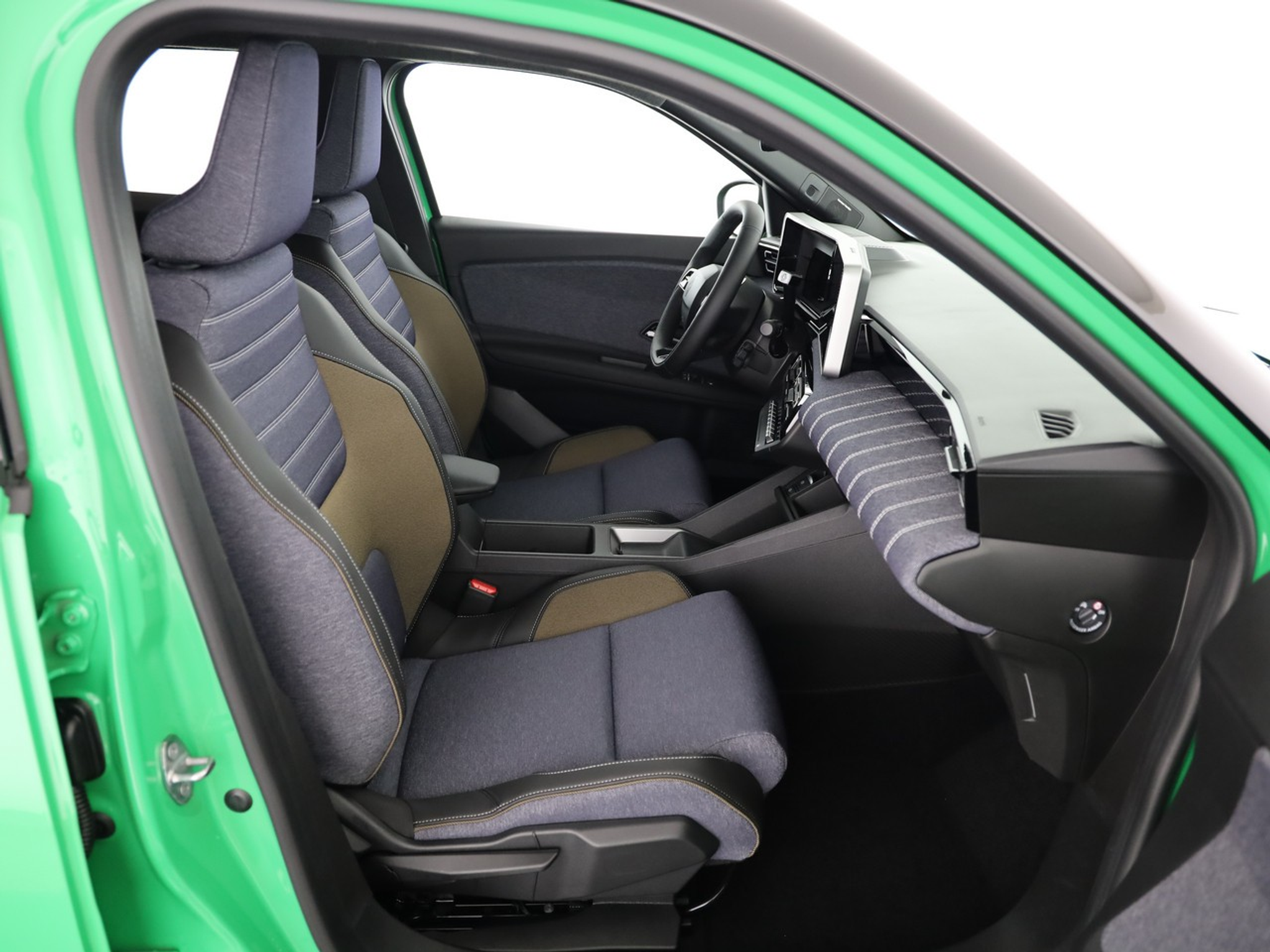 listing desktop thumbnail image 6