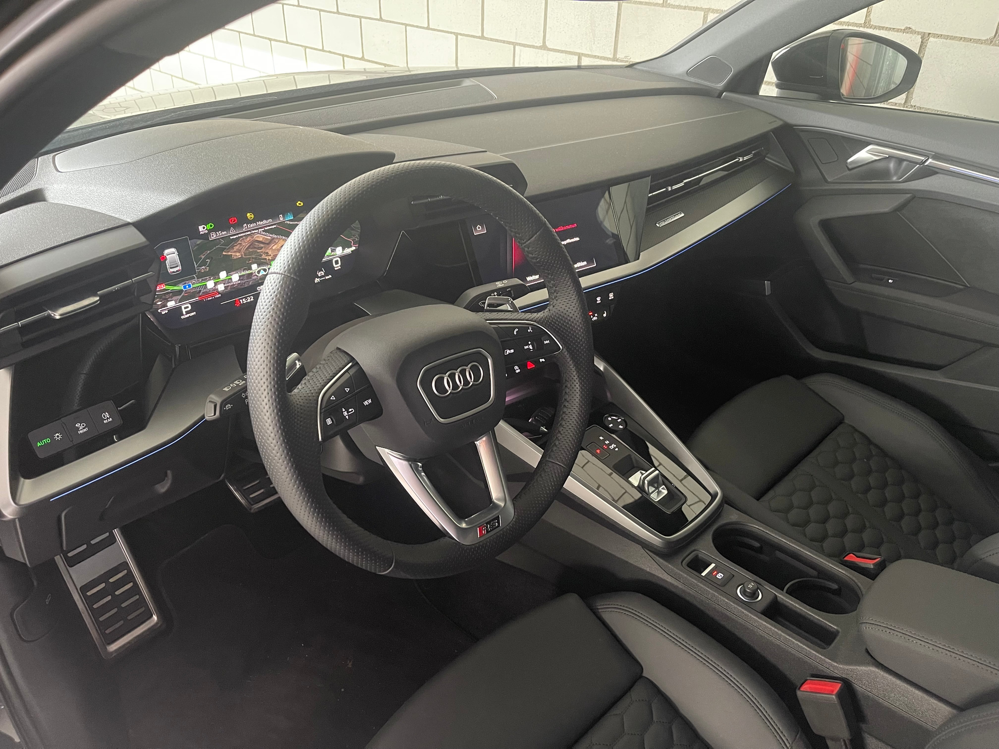 listing desktop thumbnail image 3